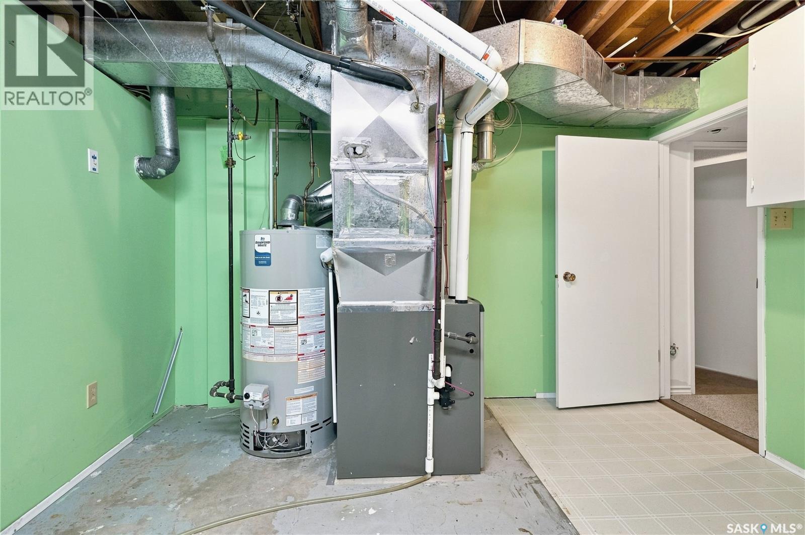 725 7Th Street E, Saskatoon, SK - Indoor Photo Showing Basement