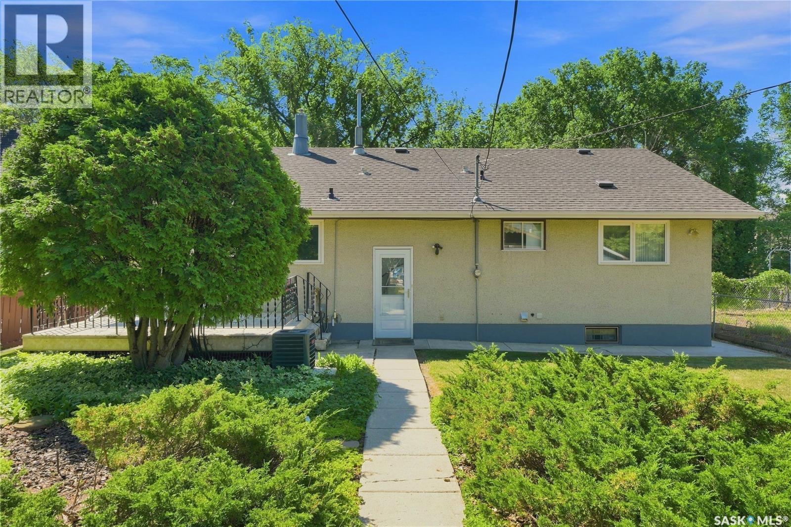 725 7Th Street E, Saskatoon, SK - Outdoor