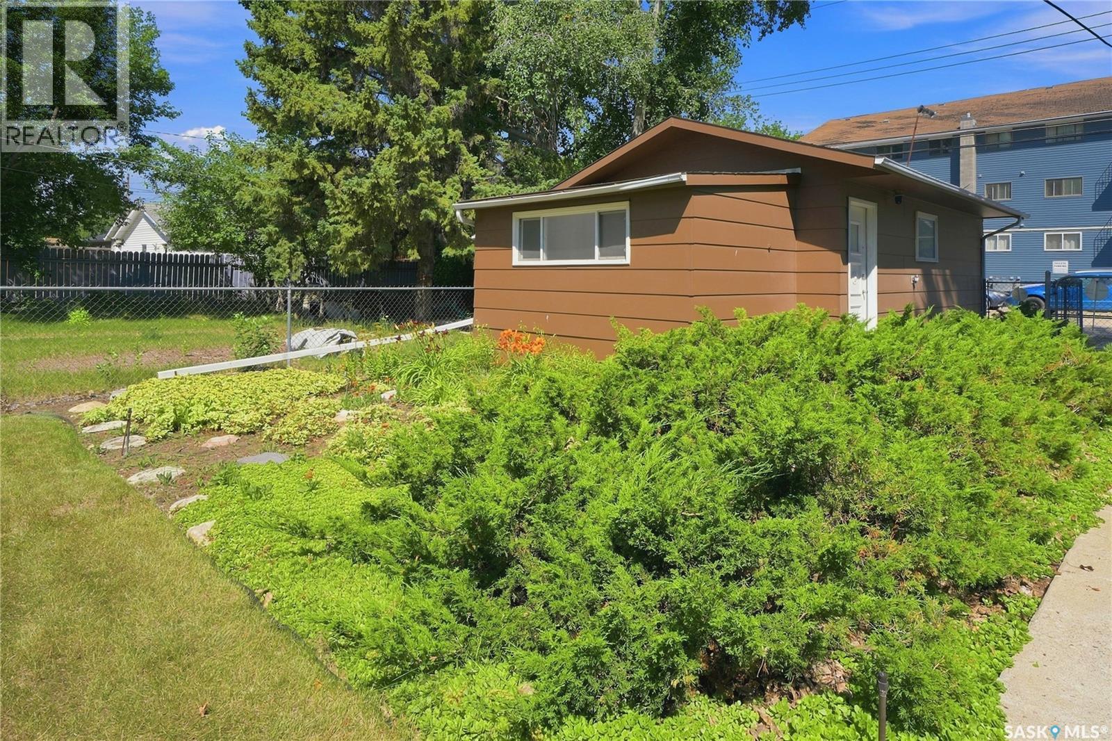 725 7Th Street E, Saskatoon, SK - Outdoor