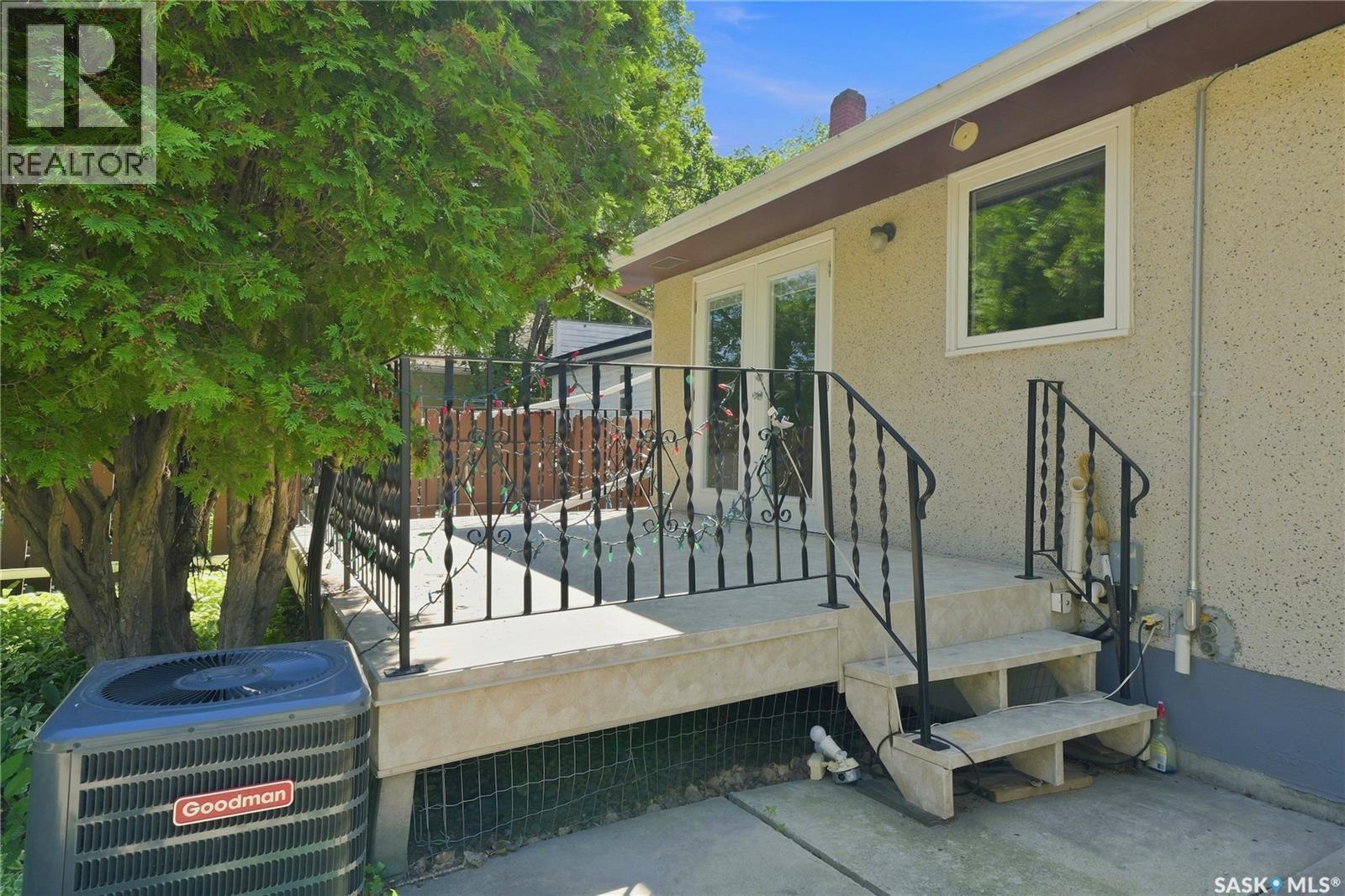 725 7Th Street E, Saskatoon, SK - Outdoor
