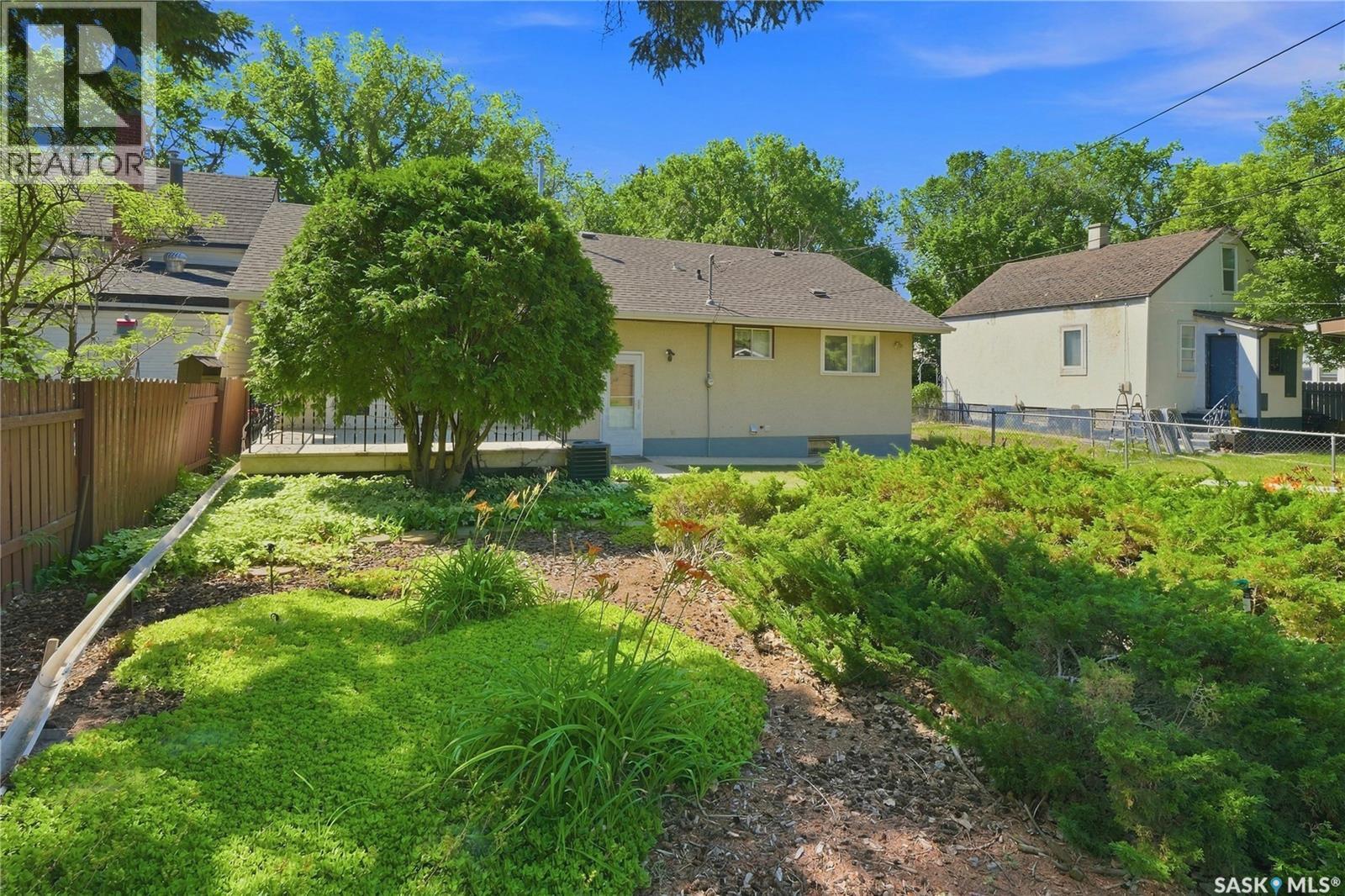 725 7Th Street E, Saskatoon, SK - Outdoor