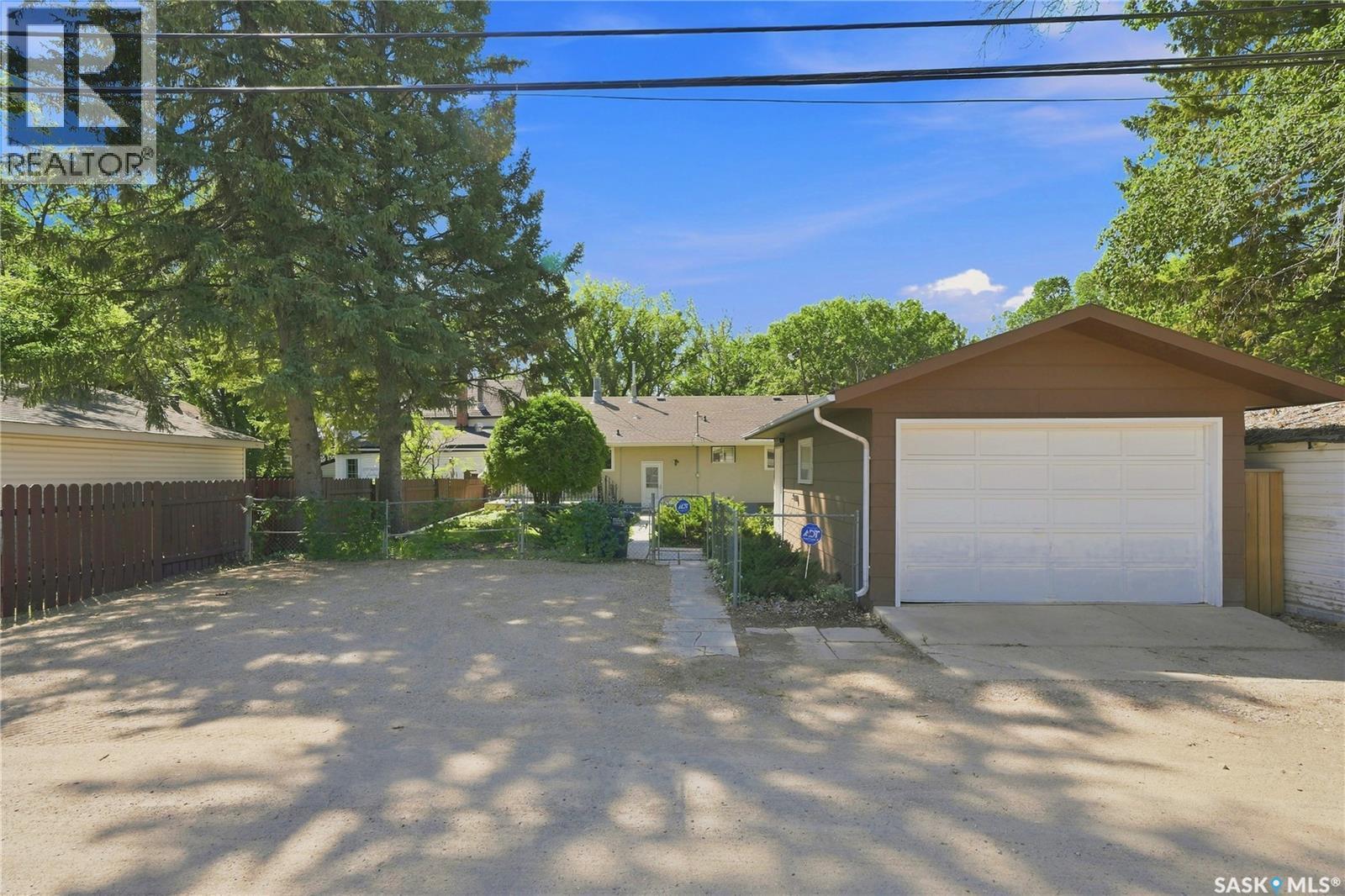 725 7Th Street E, Saskatoon, SK - Outdoor