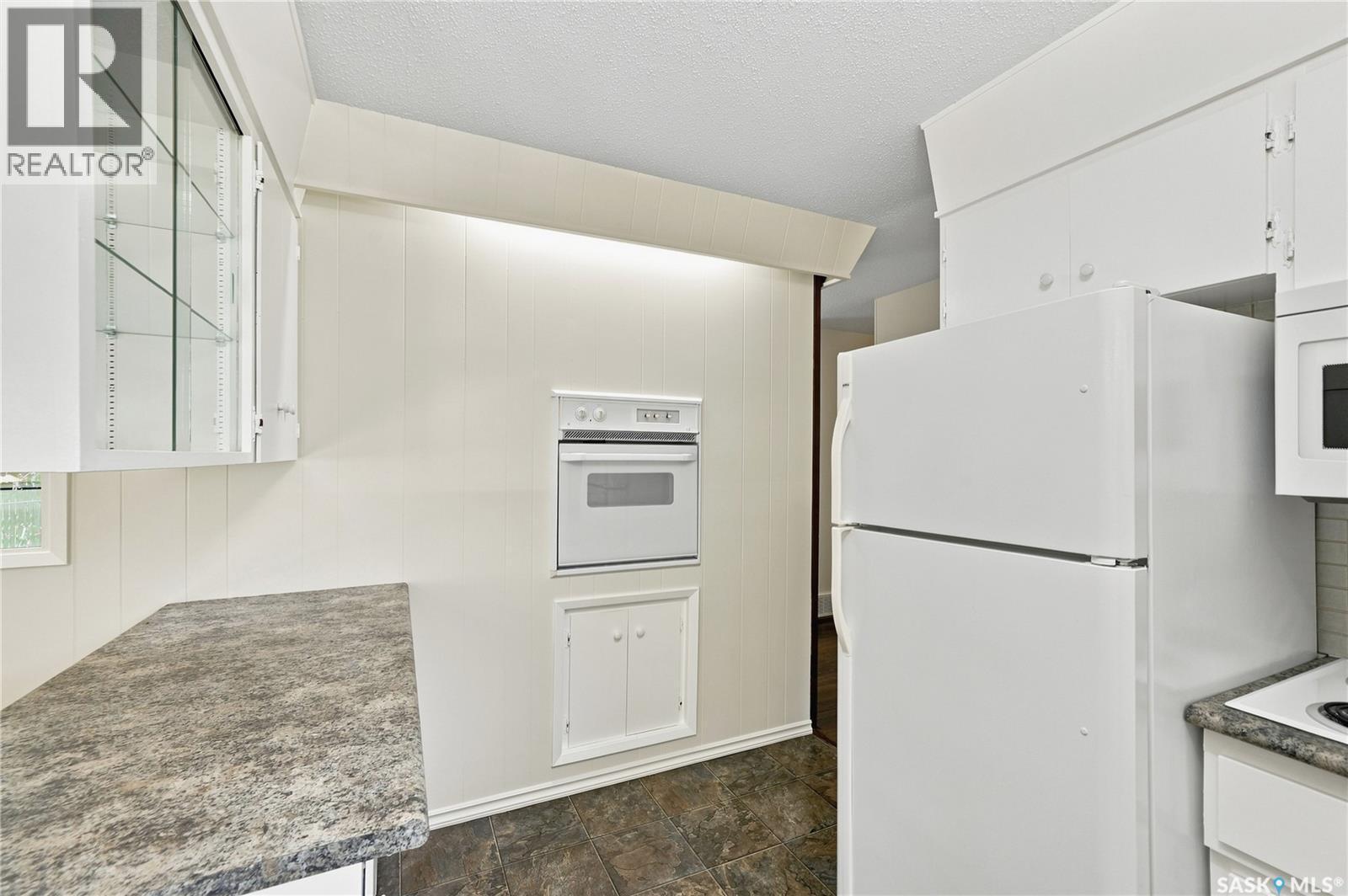 725 7Th Street E, Saskatoon, SK - Indoor Photo Showing Kitchen