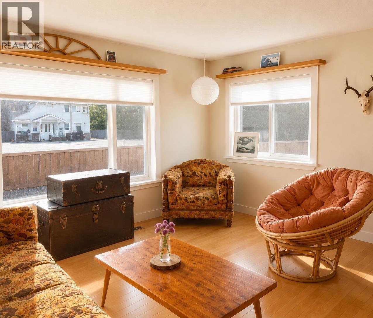 3615 Alfred Avenue, Smithers, BC - Indoor Photo Showing Living Room