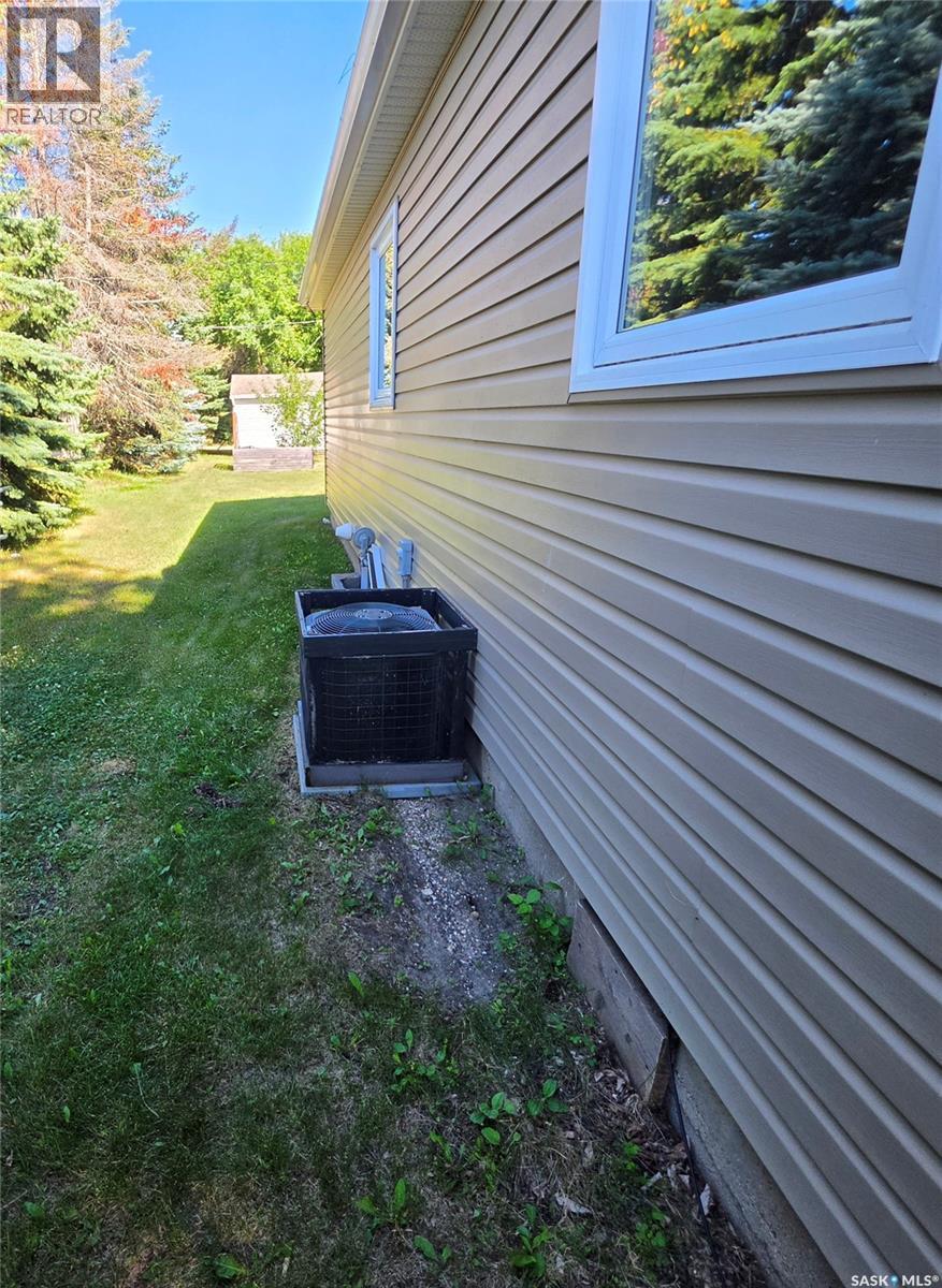 324 Laing Street, Sturgis, SK - Outdoor With Exterior