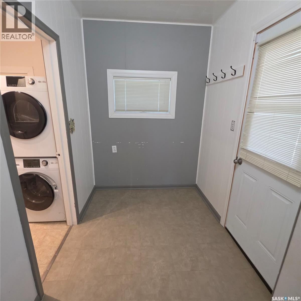 324 Laing Street, Sturgis, SK - Indoor Photo Showing Laundry Room