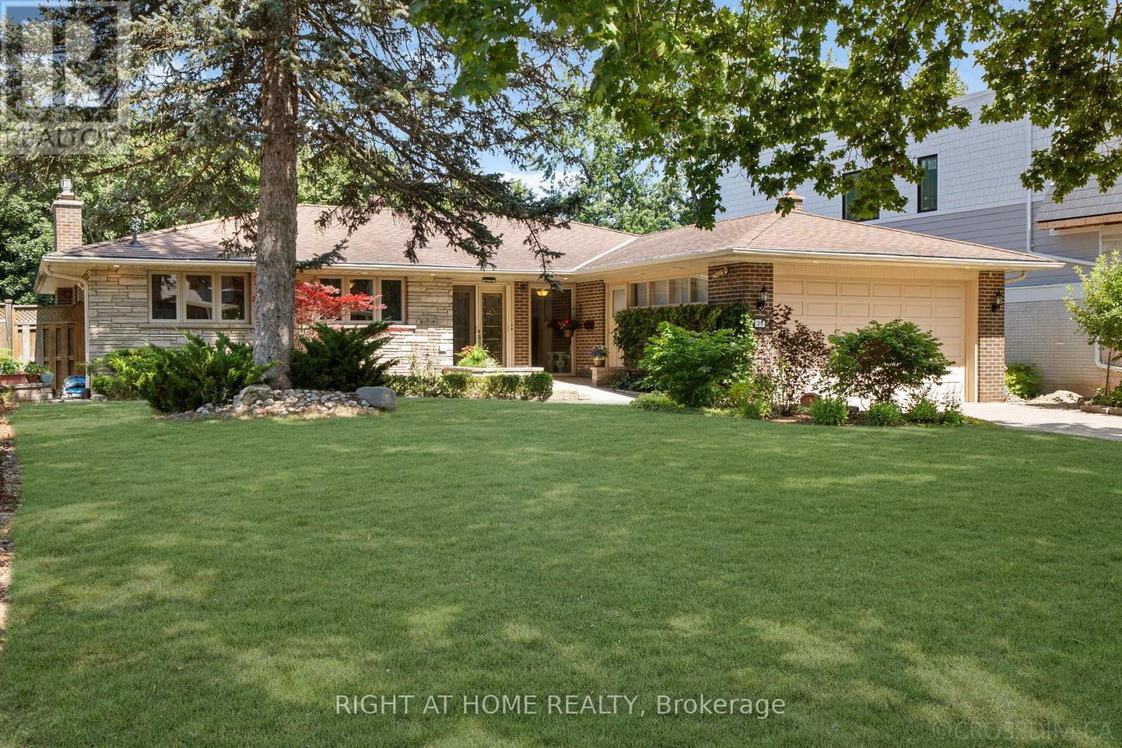 39 Grovetree Road, Toronto, ON - Outdoor