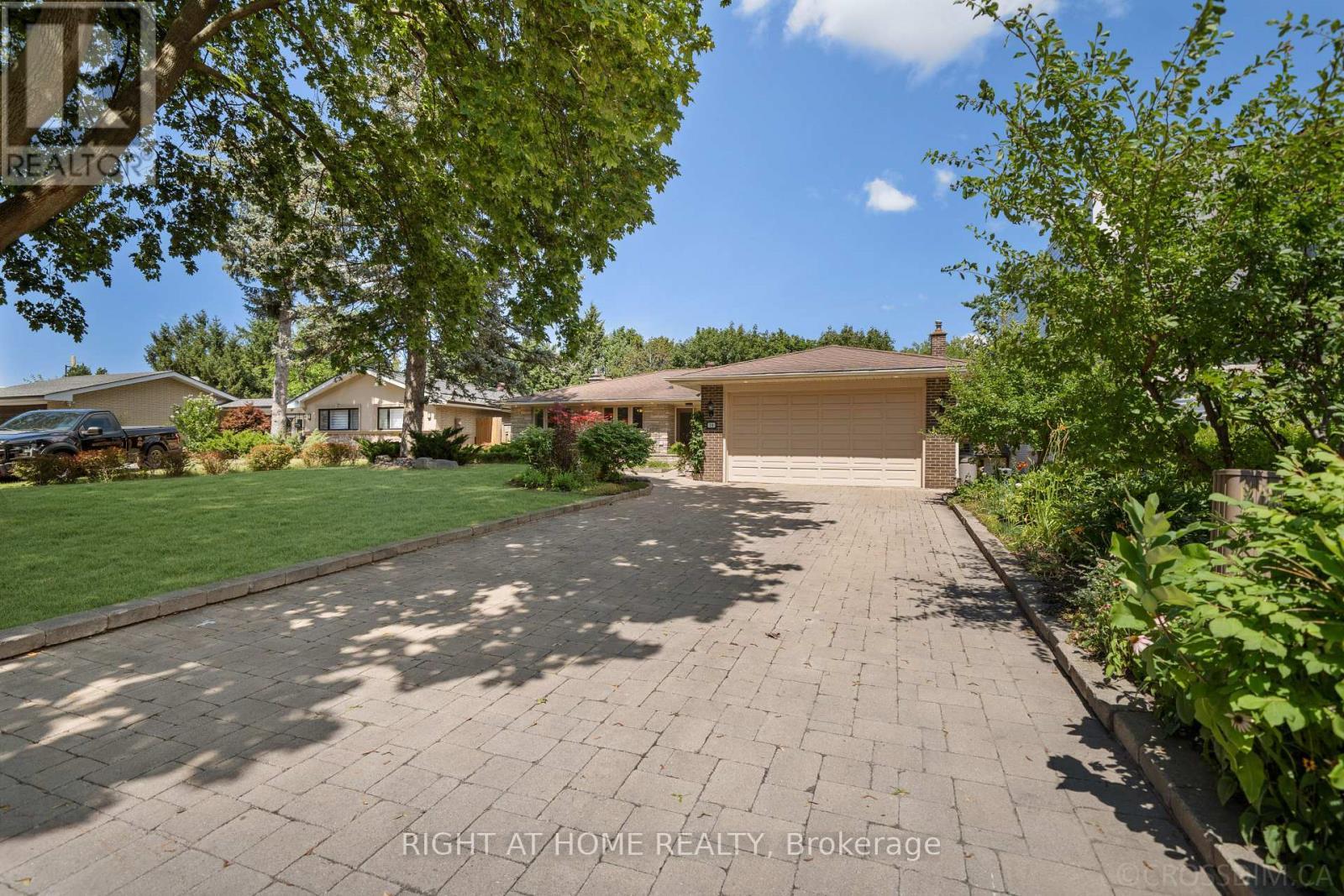 39 Grovetree Road, Toronto, ON - Outdoor