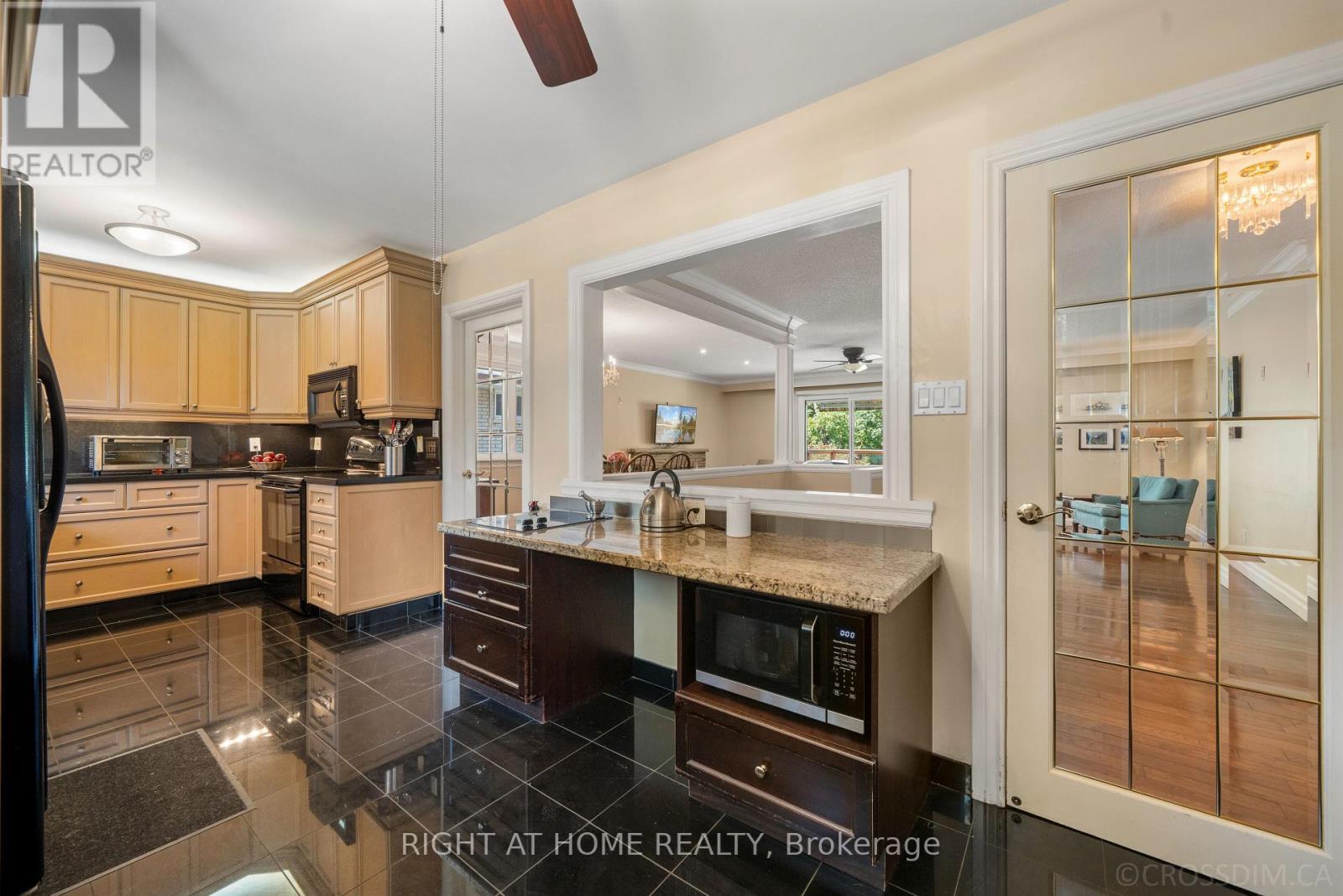 39 Grovetree Road, Toronto, ON - Indoor