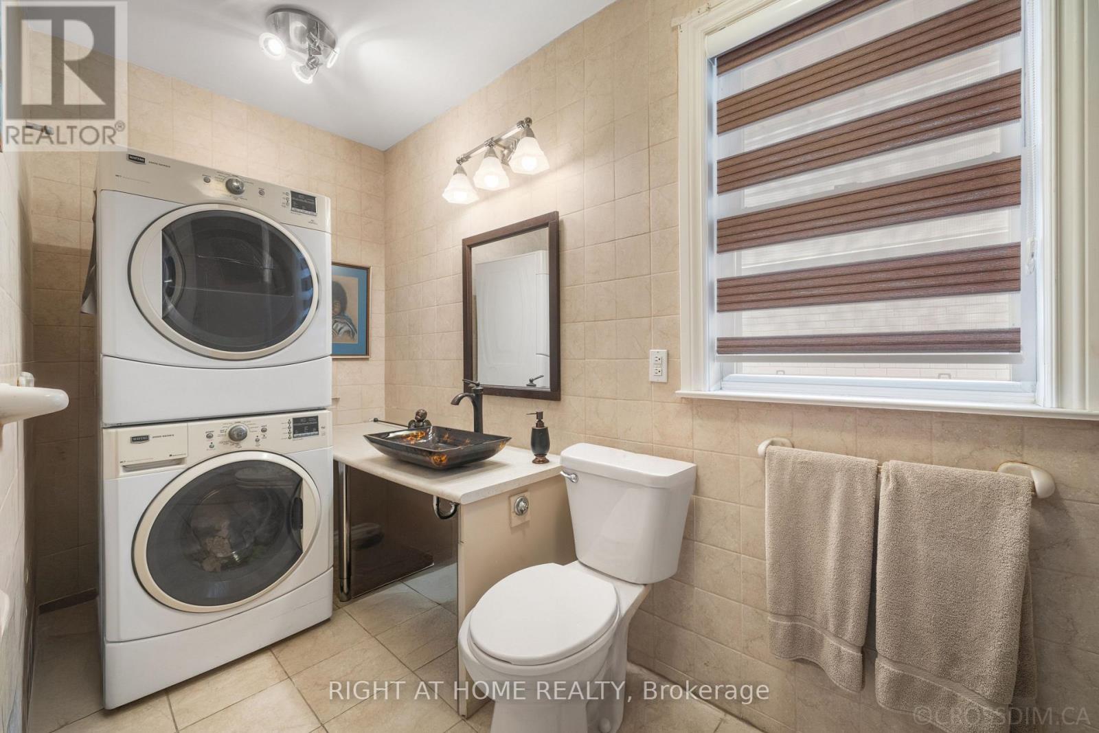 39 Grovetree Road, Toronto, ON - Indoor Photo Showing Laundry Room