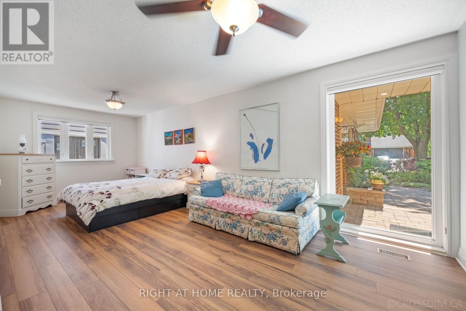 39 Grovetree Road, Toronto, ON - Indoor Photo Showing Bedroom