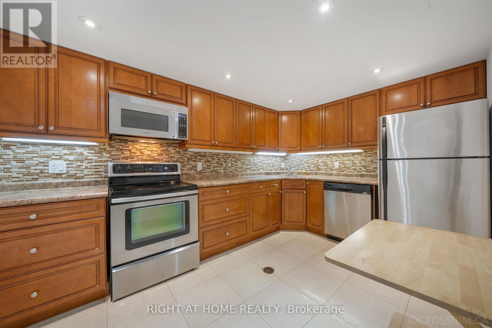 39 Grovetree Road, Toronto, ON - Indoor Photo Showing Kitchen