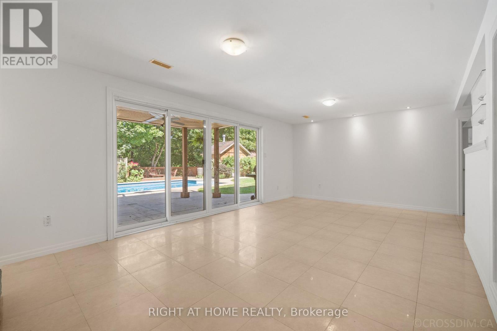 39 Grovetree Road, Toronto, ON - Indoor Photo Showing Other Room