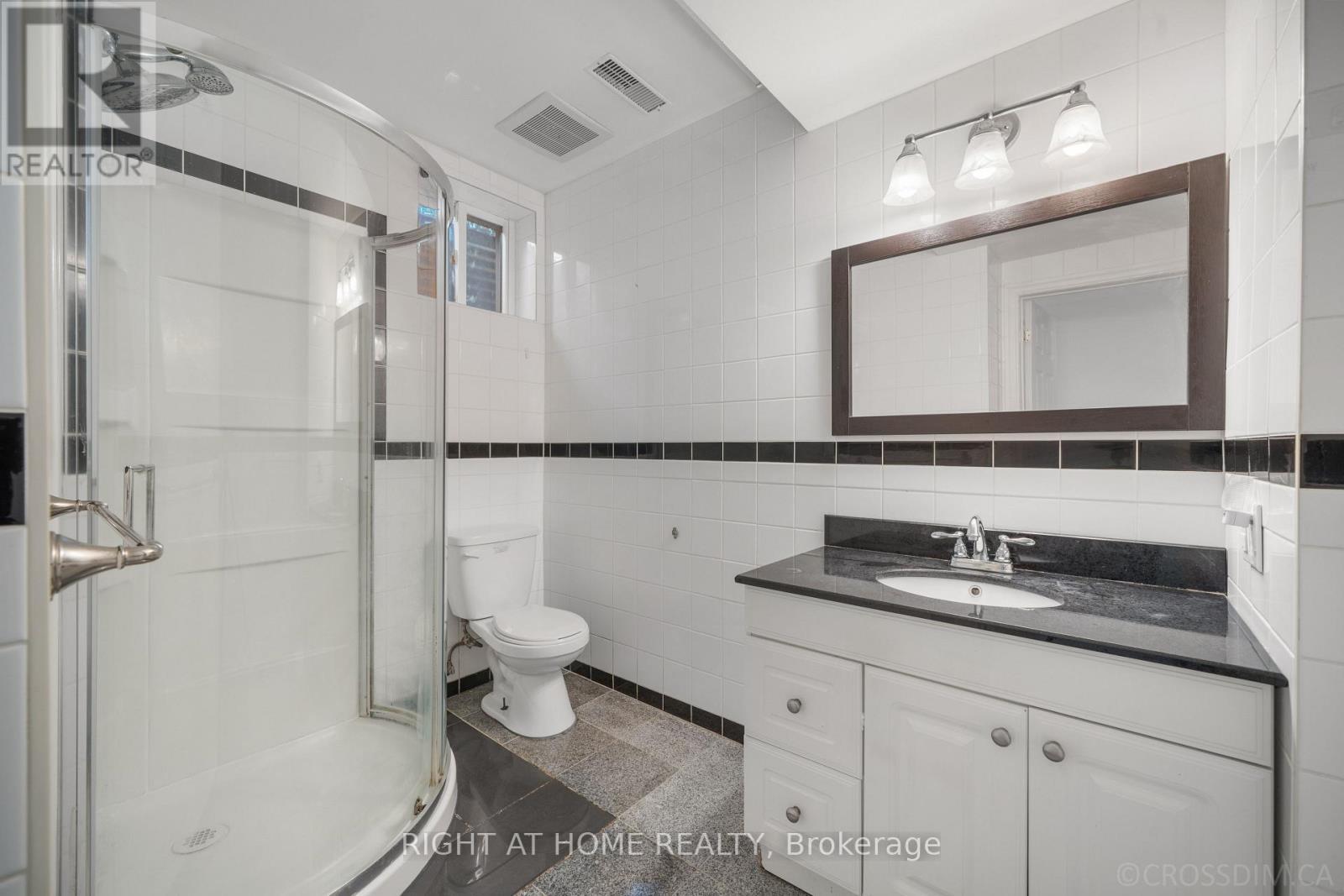 39 Grovetree Road, Toronto, ON - Indoor Photo Showing Bathroom