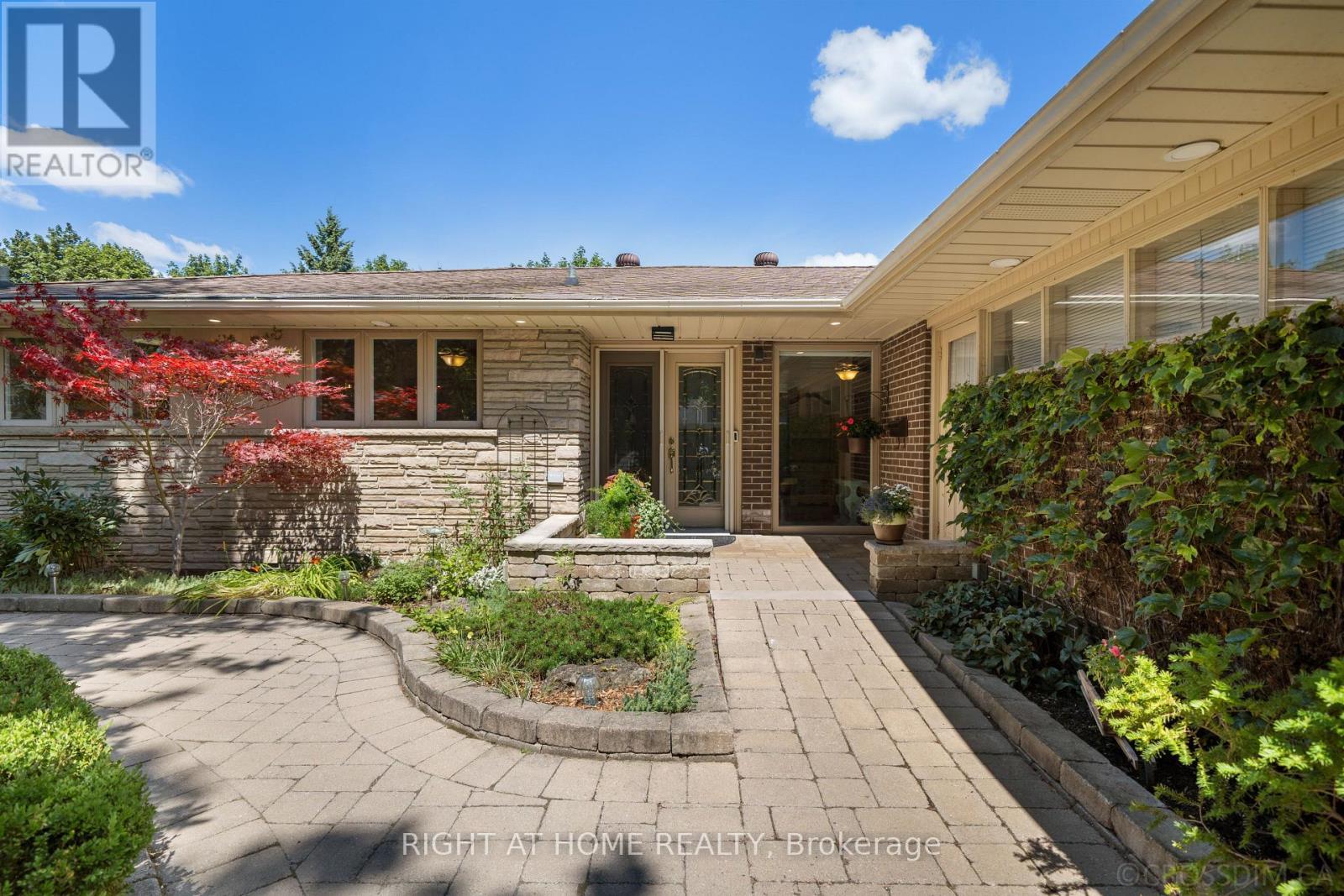 39 Grovetree Road, Toronto, ON - Outdoor