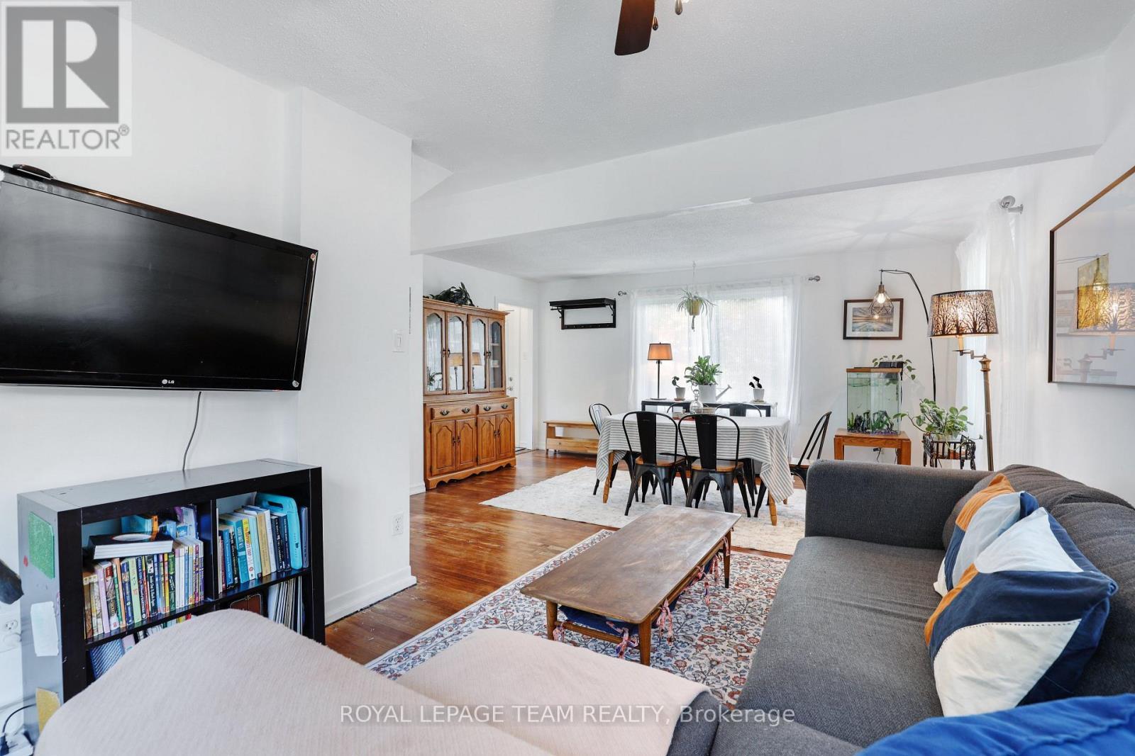 283 Anna Avenue, Ottawa, ON - Indoor Photo Showing Living Room