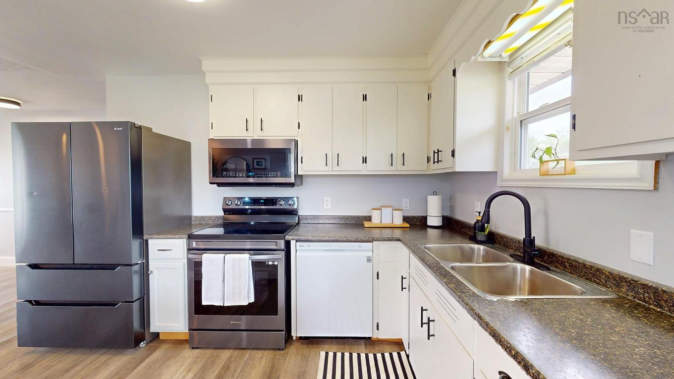58 Three Mile Plains Cross Road, Three Mile Plains, NS - Indoor Photo Showing Kitchen With Double Sink