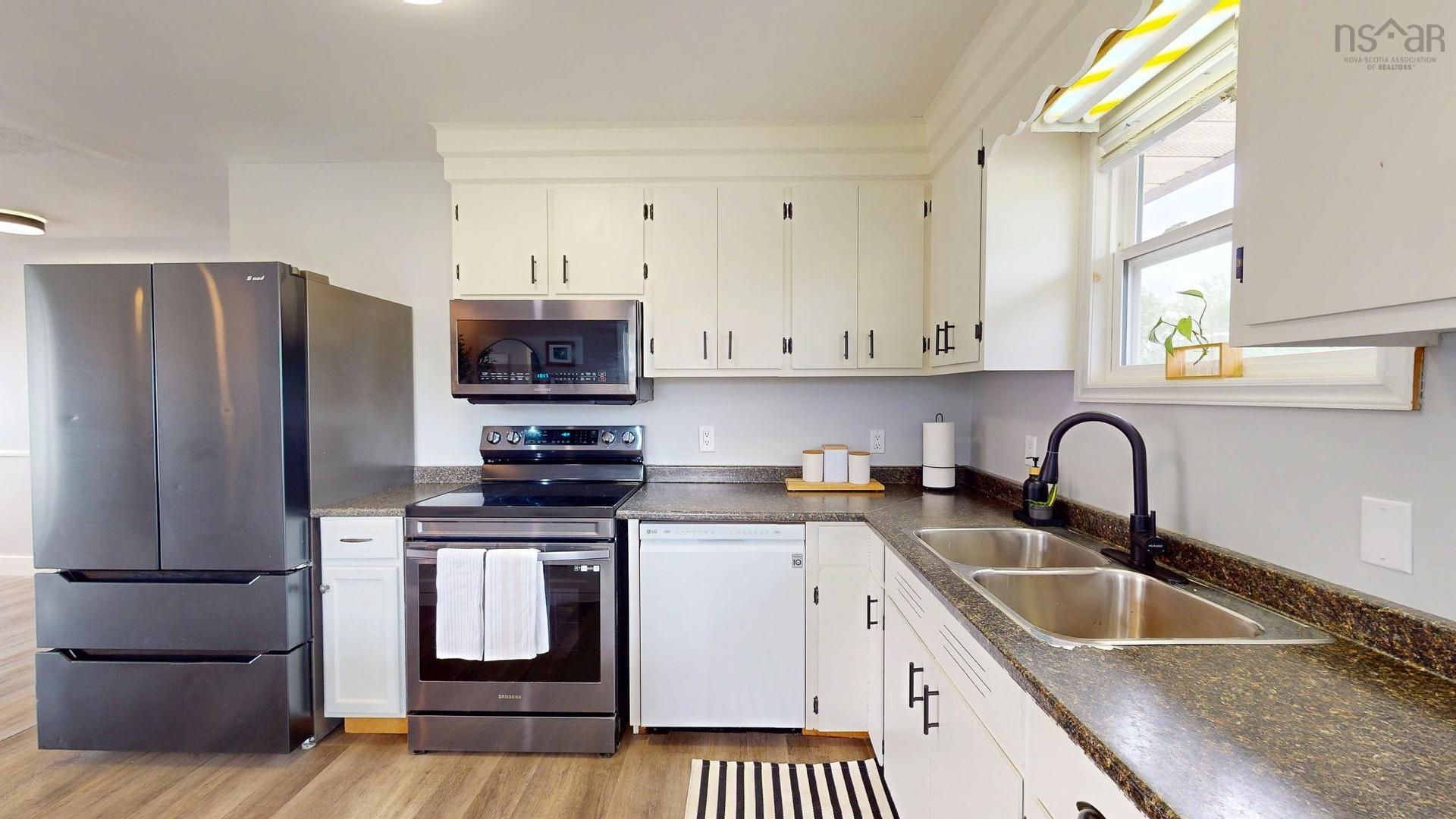 58 Three Mile Plains Cross Road, Three Mile Plains, NS - Indoor Photo Showing Kitchen With Double Sink