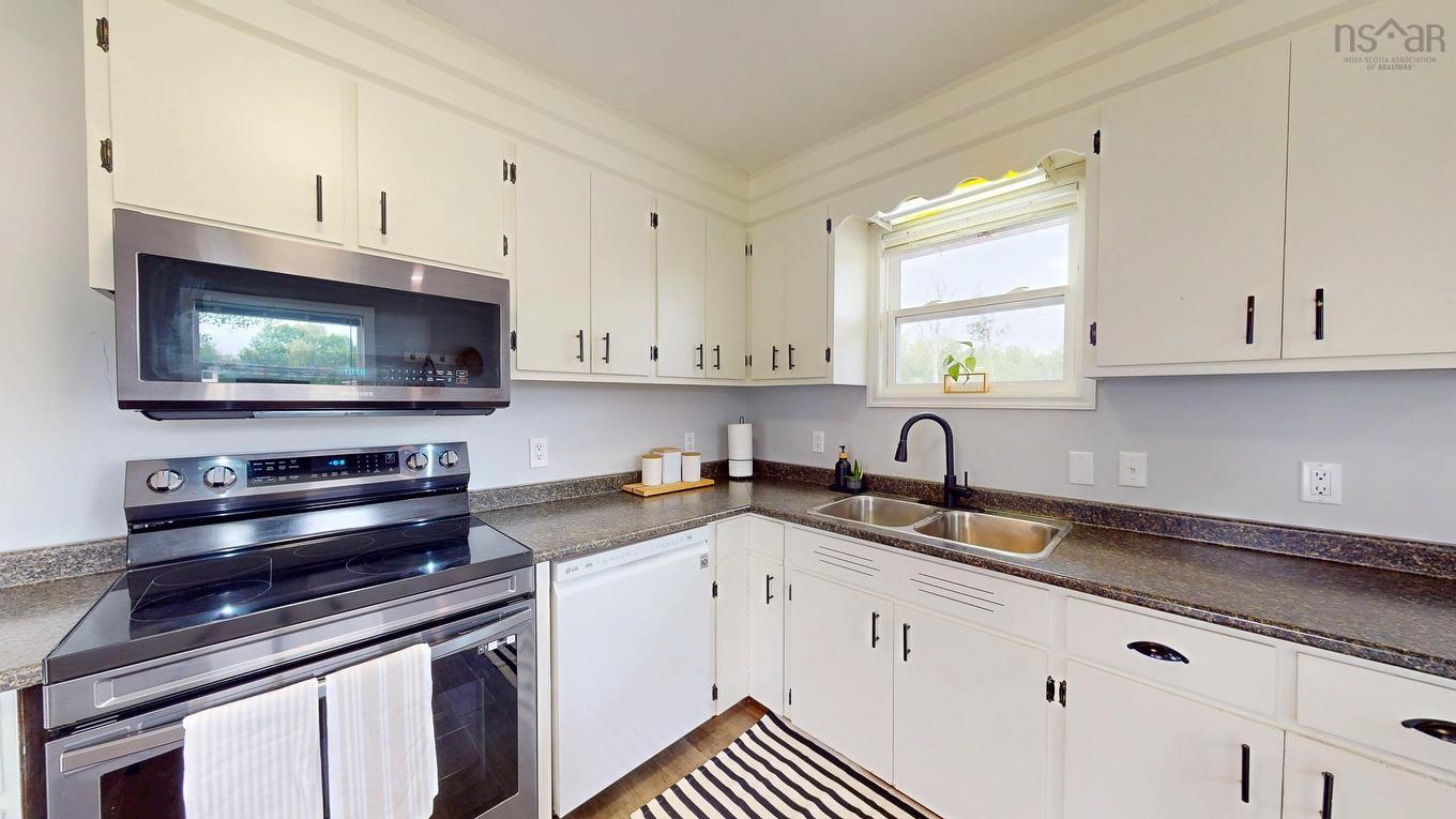 58 Three Mile Plains Cross Road, Three Mile Plains, NS - Indoor Photo Showing Kitchen With Double Sink