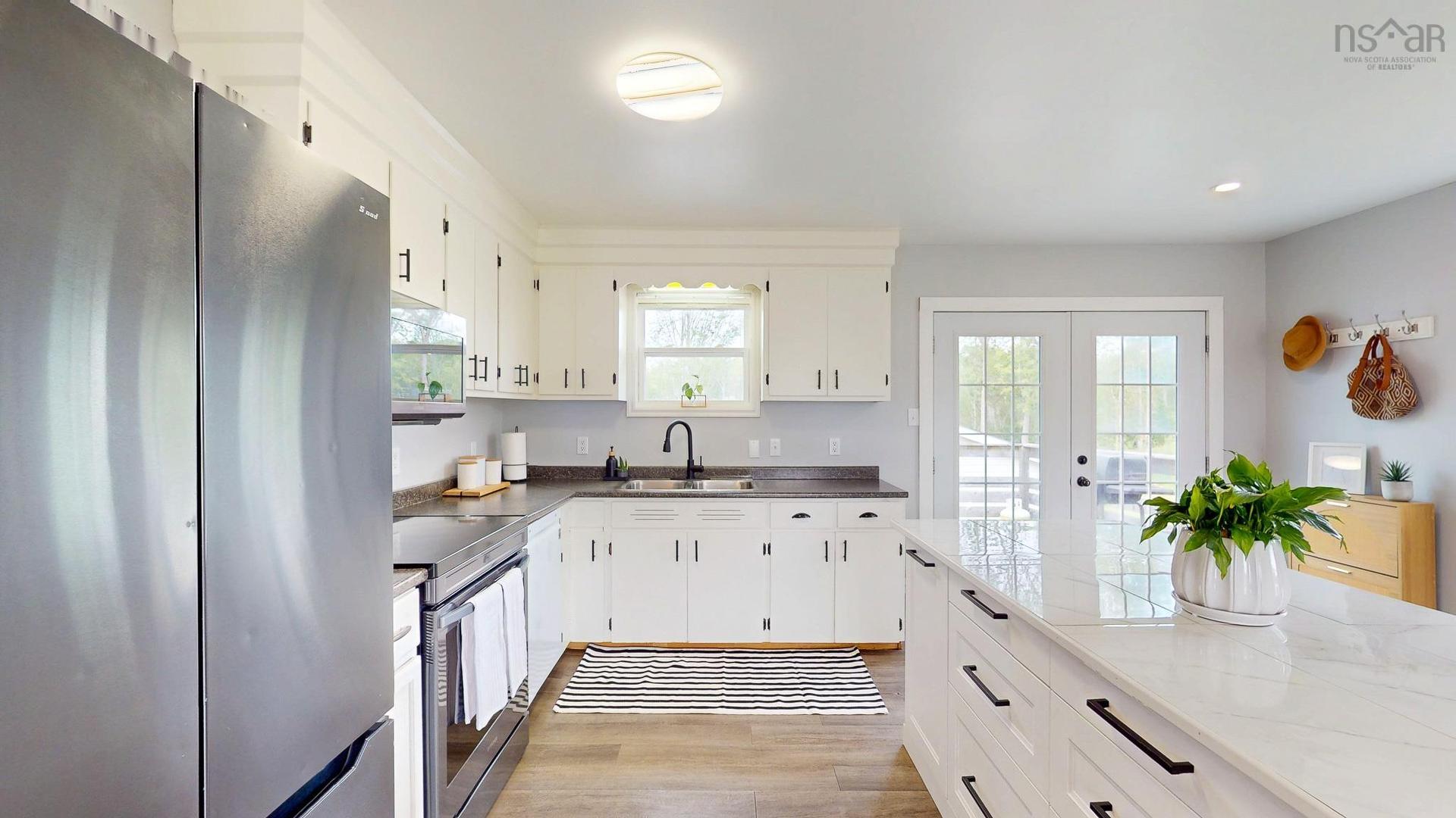 58 Three Mile Plains Cross Road, Three Mile Plains, NS - Indoor Photo Showing Kitchen With Double Sink