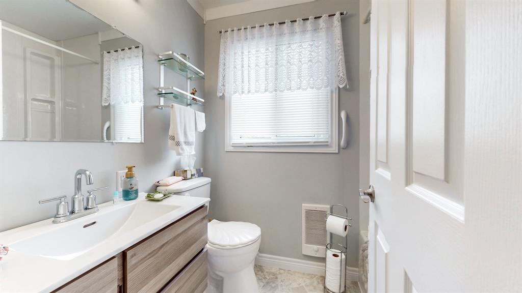 60 Lindbergh Crescent, Mount Pearl, NL - Indoor Photo Showing Bathroom