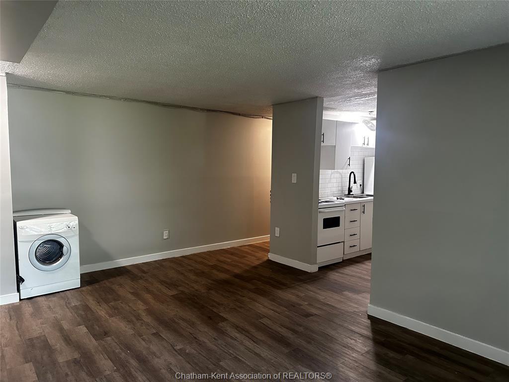 20-89 Sheldon Avenue, Chatham, ON - Indoor Photo Showing Laundry Room