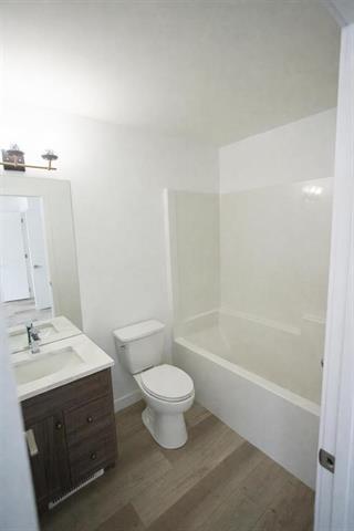 154 Perth Ave, Winnipeg, MB - Indoor Photo Showing Bathroom