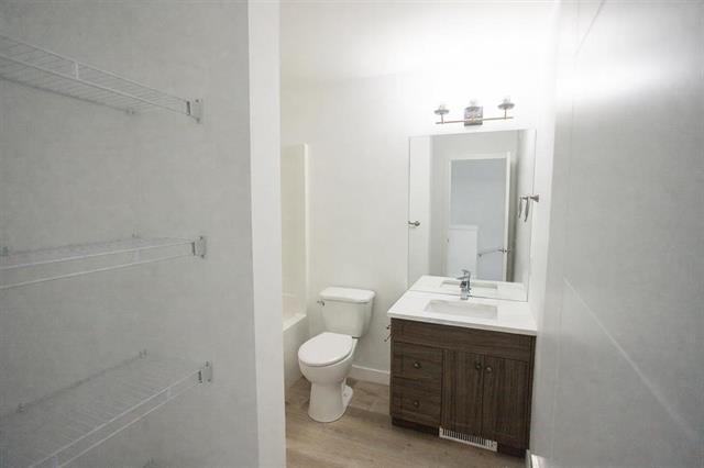 154 Perth Ave, Winnipeg, MB - Indoor Photo Showing Bathroom
