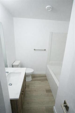 154 Perth Ave, Winnipeg, MB - Indoor Photo Showing Bathroom