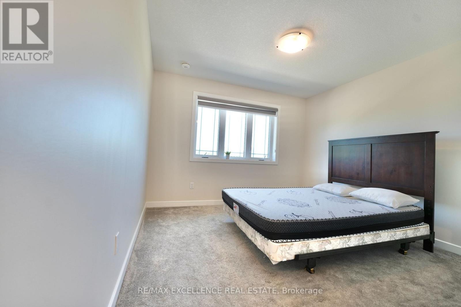 18 Weir Crescent, St. Thomas, ON - Indoor Photo Showing Bedroom