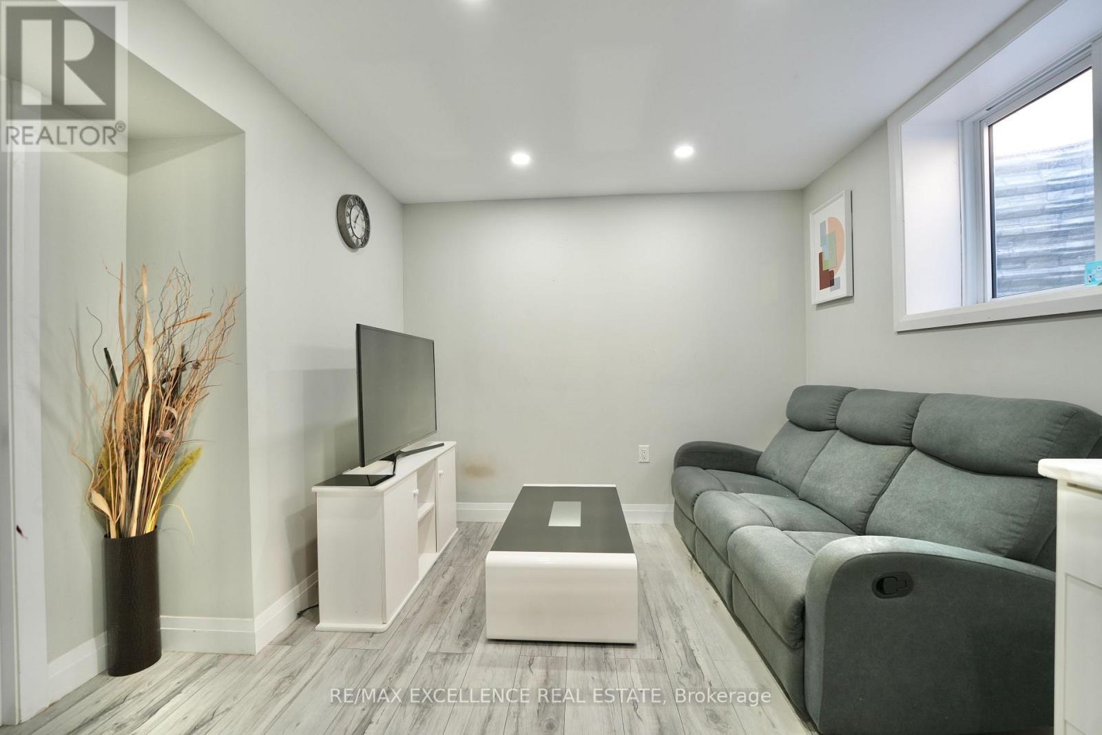 18 Weir Crescent, St. Thomas, ON - Indoor Photo Showing Other Room