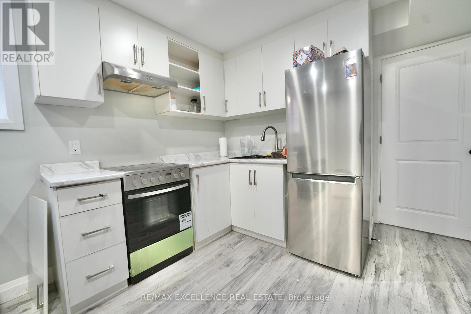 18 Weir Crescent, St. Thomas, ON - Indoor Photo Showing Kitchen