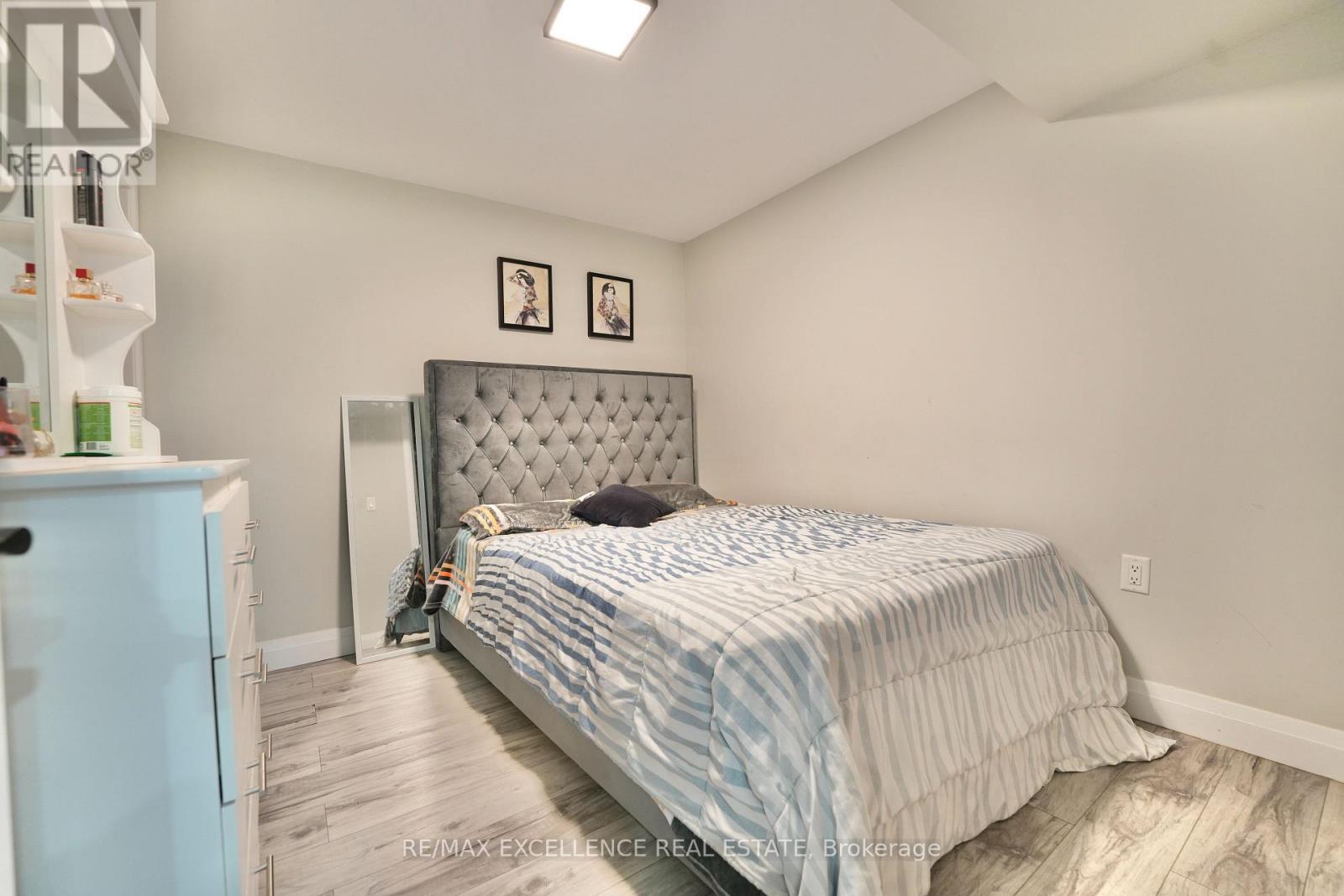 18 Weir Crescent, St. Thomas, ON - Indoor Photo Showing Bedroom