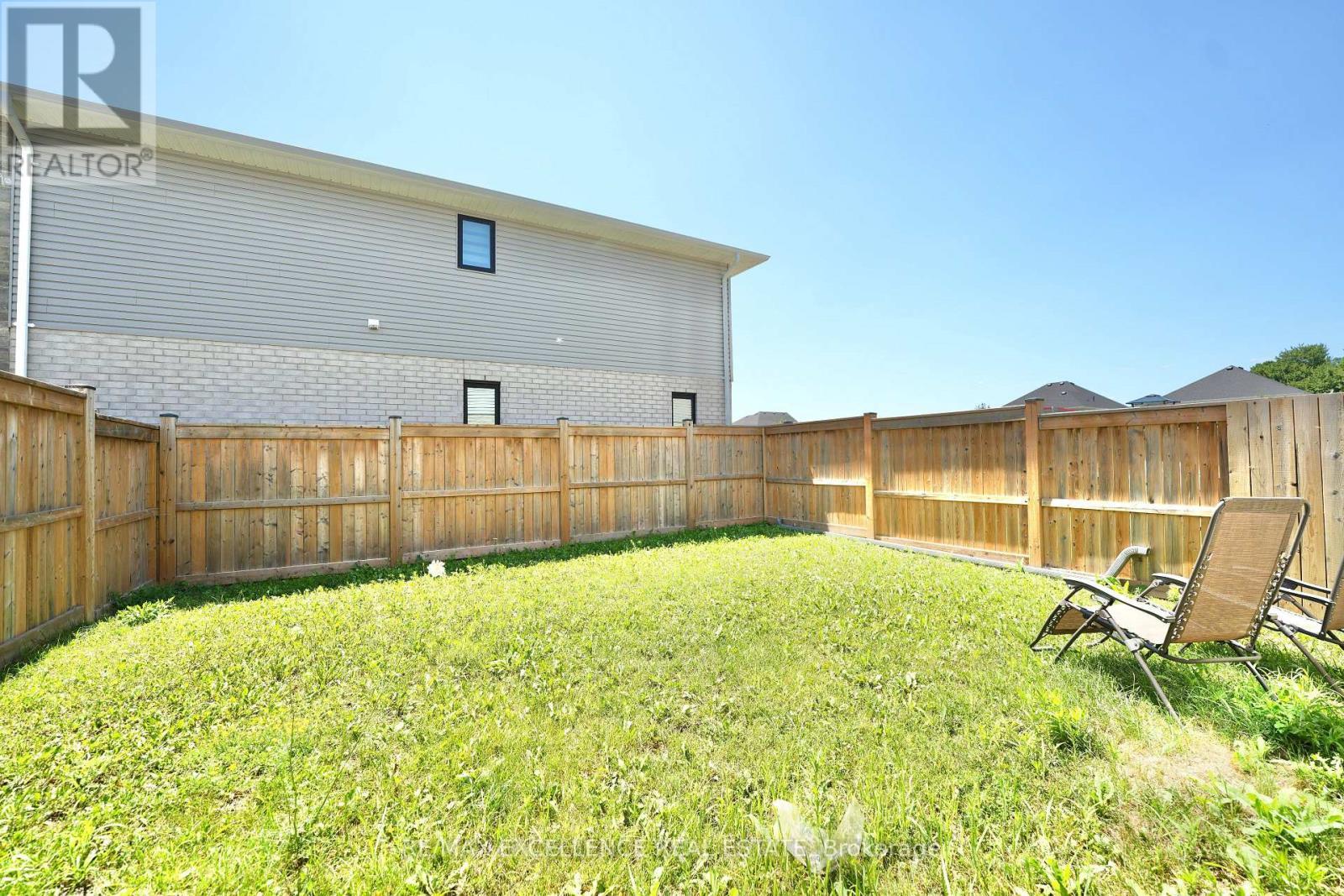 18 Weir Crescent, St. Thomas, ON - Outdoor