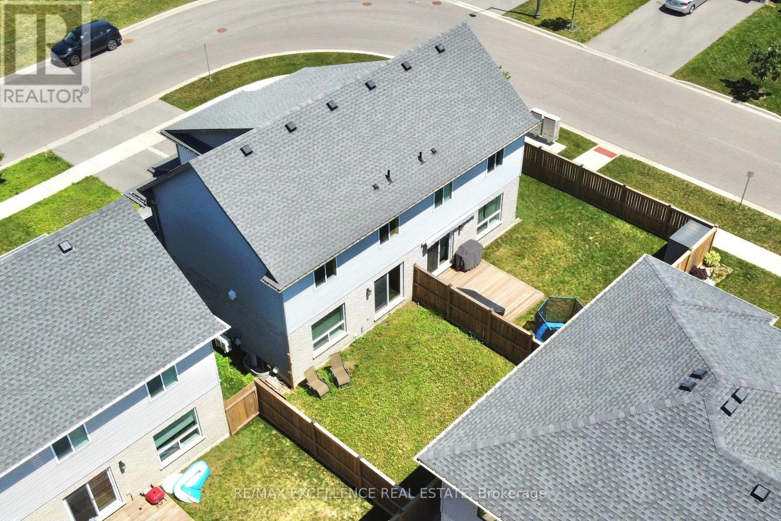 18 Weir Crescent, St. Thomas, ON - Outdoor