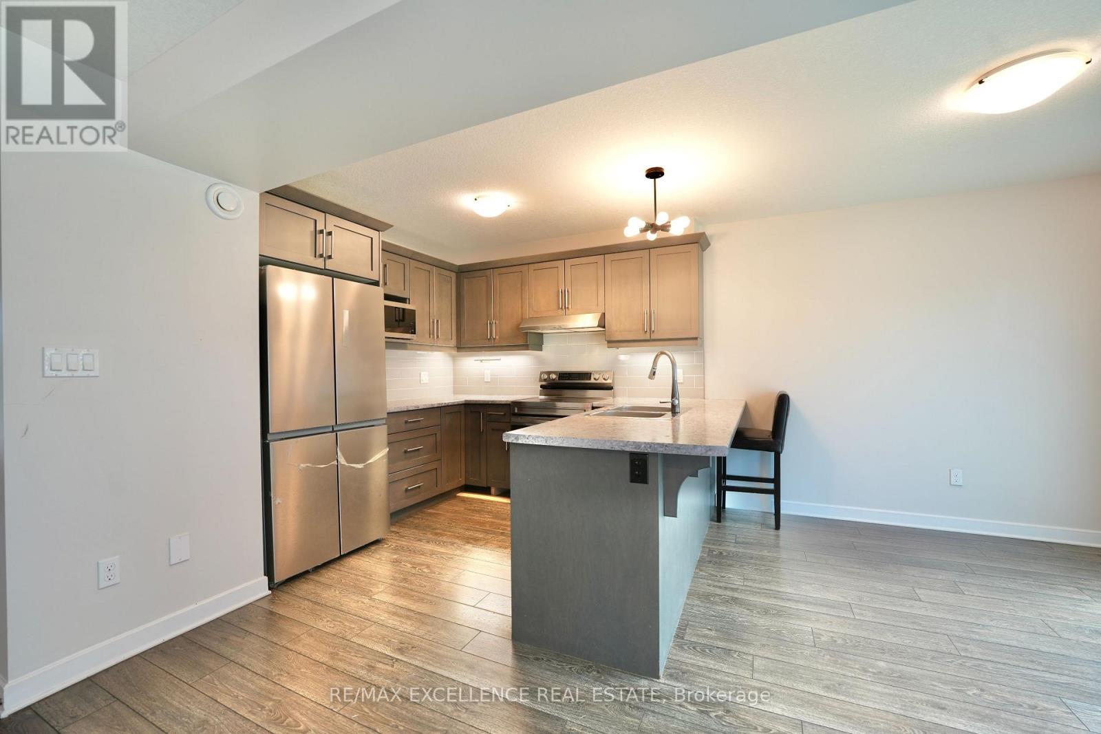 18 Weir Crescent, St. Thomas, ON - Indoor Photo Showing Kitchen