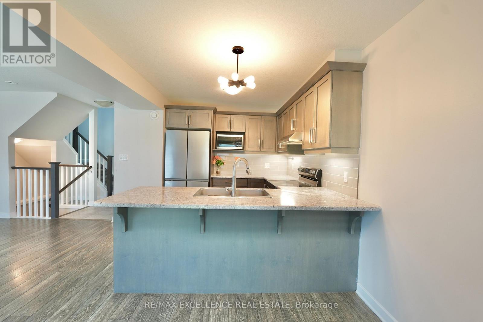 18 Weir Crescent, St. Thomas, ON - Indoor Photo Showing Kitchen
