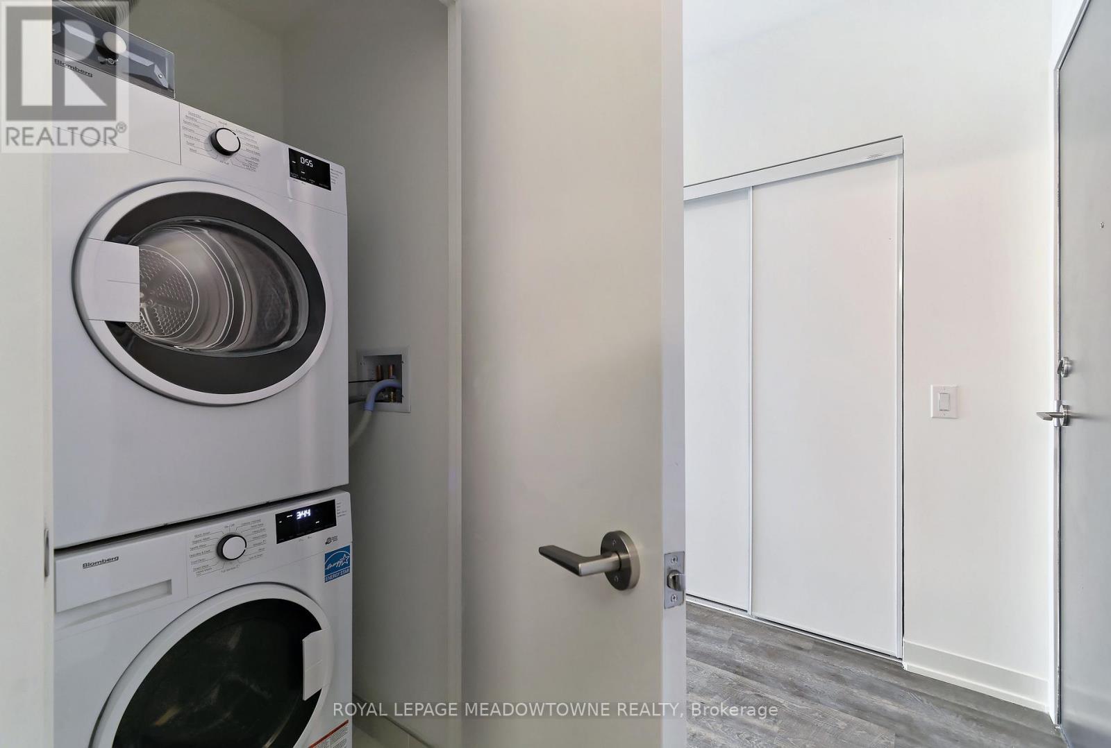 712 - 1808 St. Clair Avenue W, Toronto, ON - Indoor Photo Showing Laundry Room