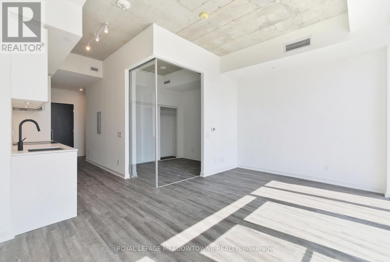 712 - 1808 St. Clair Avenue W, Toronto, ON - Indoor