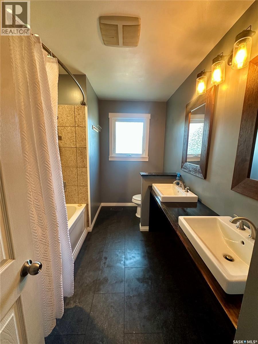 104 Johnston Crescent, Canora, SK - Indoor Photo Showing Bathroom