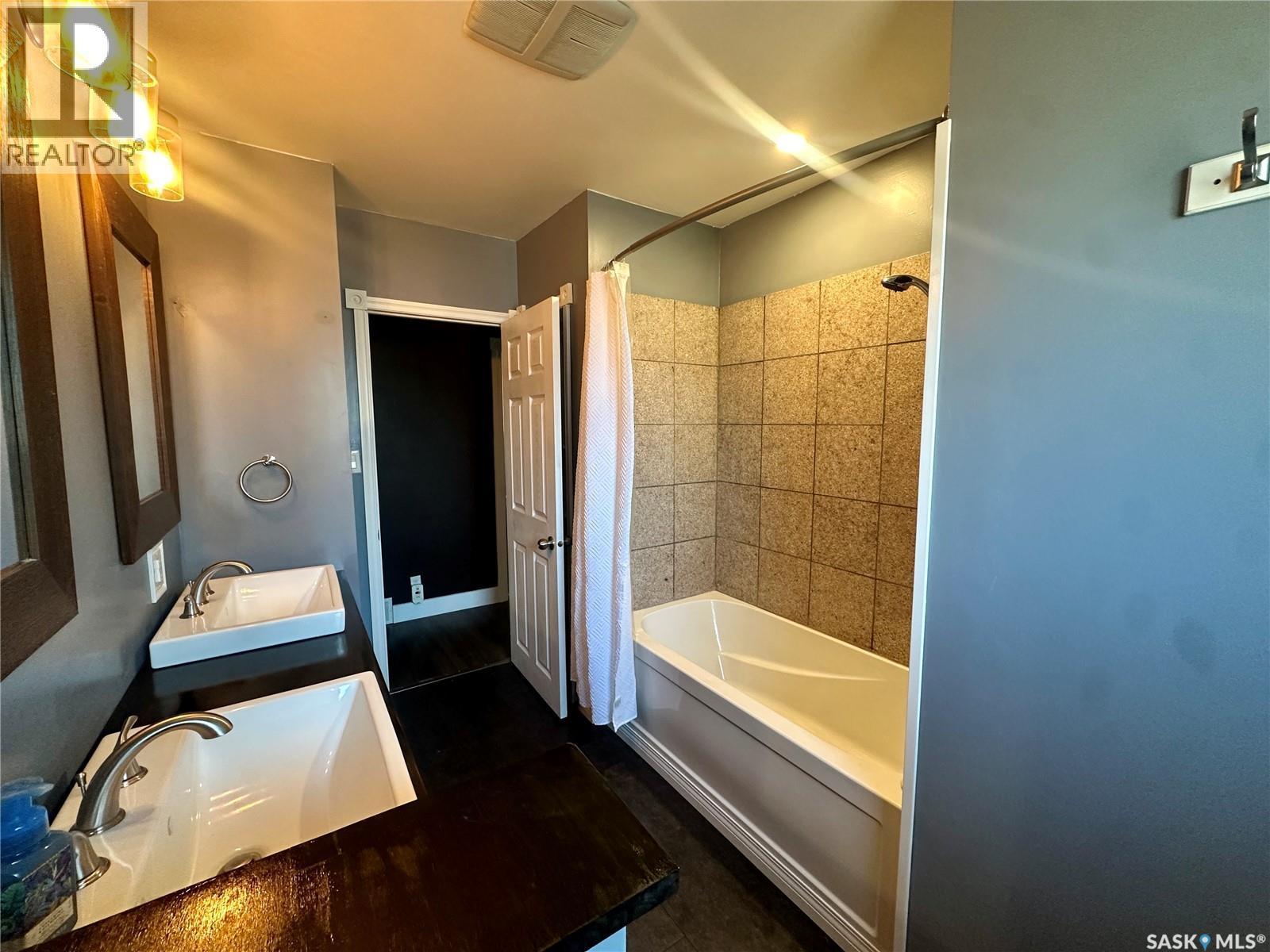 104 Johnston Crescent, Canora, SK - Indoor Photo Showing Bathroom