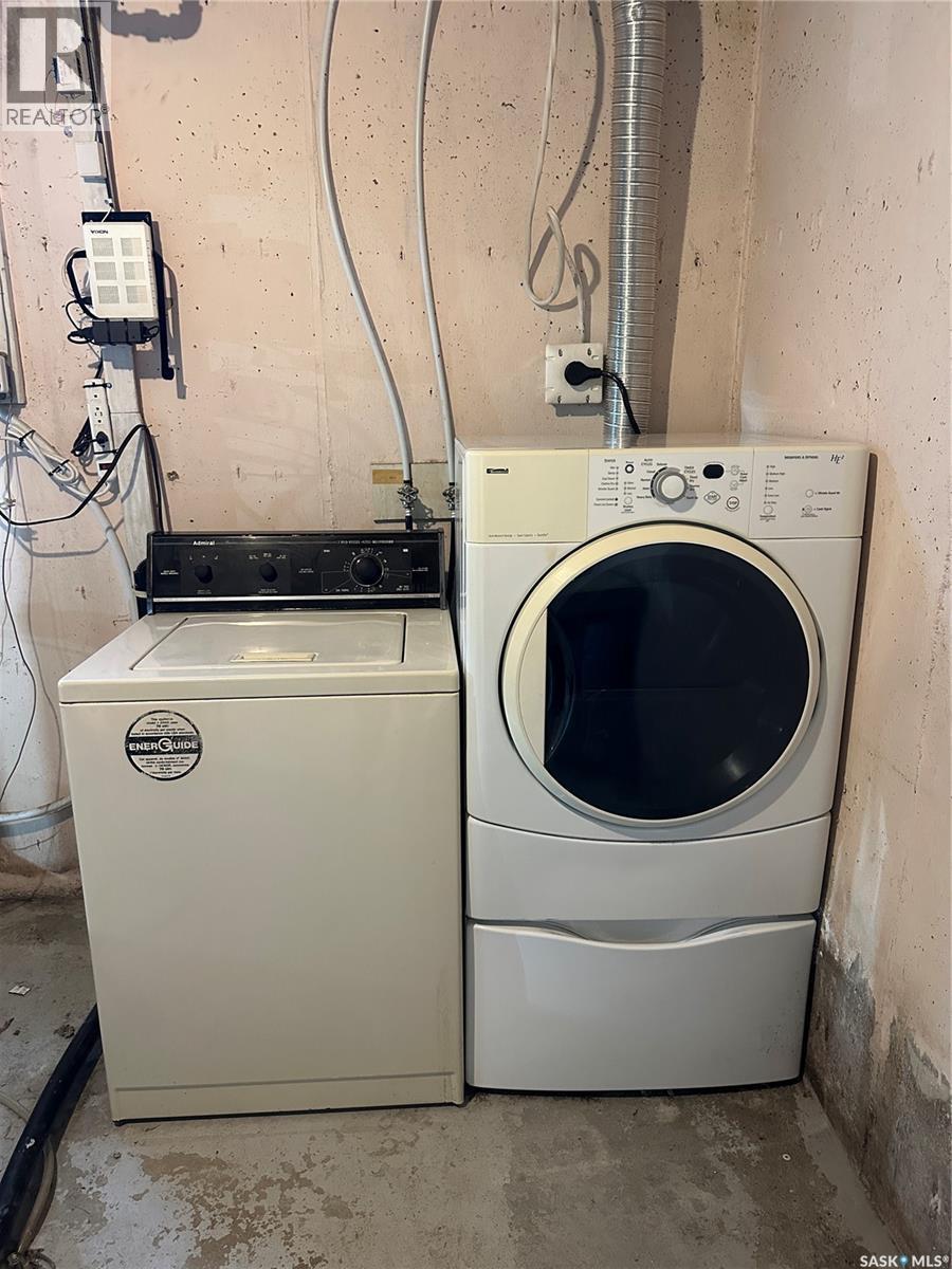 104 Johnston Crescent, Canora, SK - Indoor Photo Showing Laundry Room