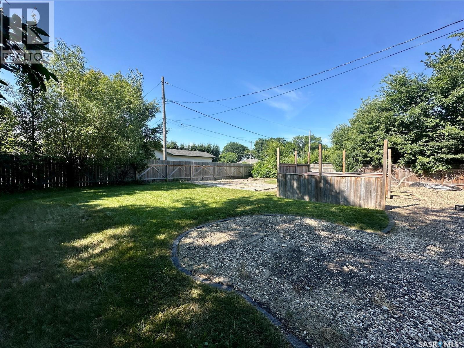 104 Johnston Crescent, Canora, SK - Outdoor With Backyard