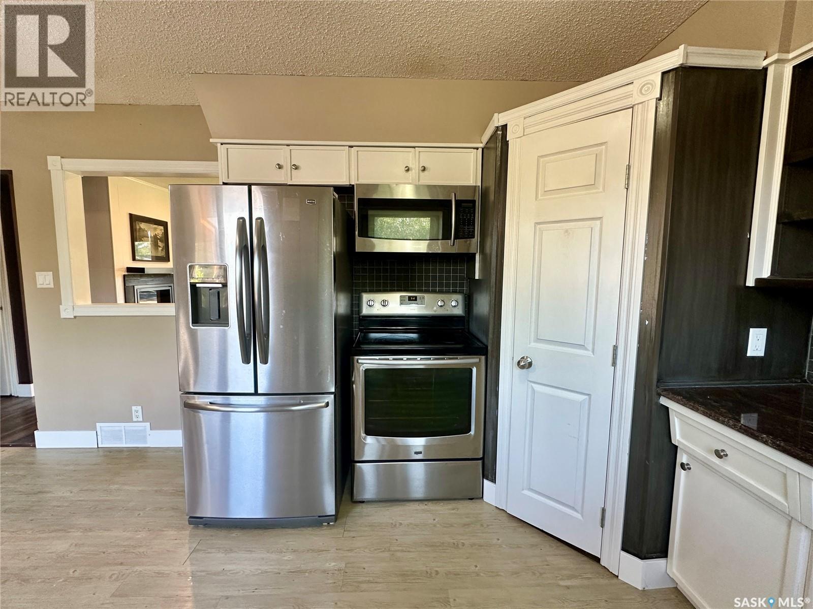 104 Johnston Crescent, Canora, SK - Indoor Photo Showing Kitchen
