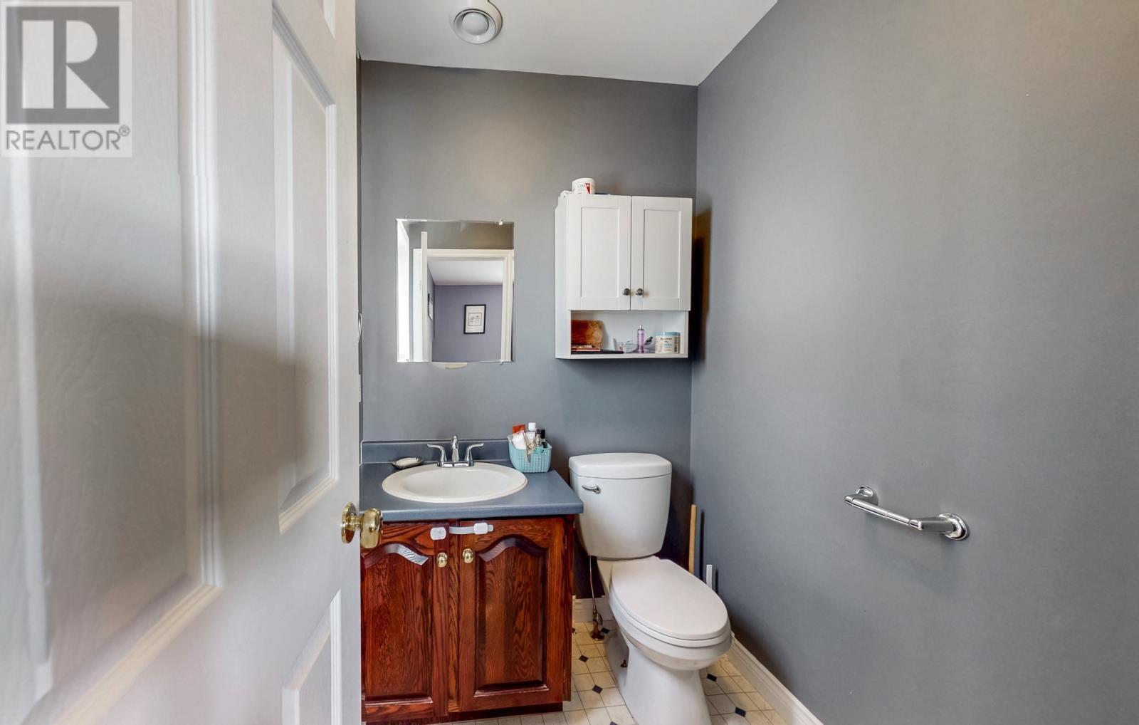 28 Branscombe Street, St John'S, NL - Indoor Photo Showing Bathroom