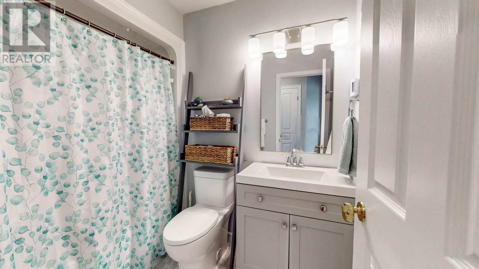 28 Branscombe Street, St John'S, NL - Indoor Photo Showing Bathroom