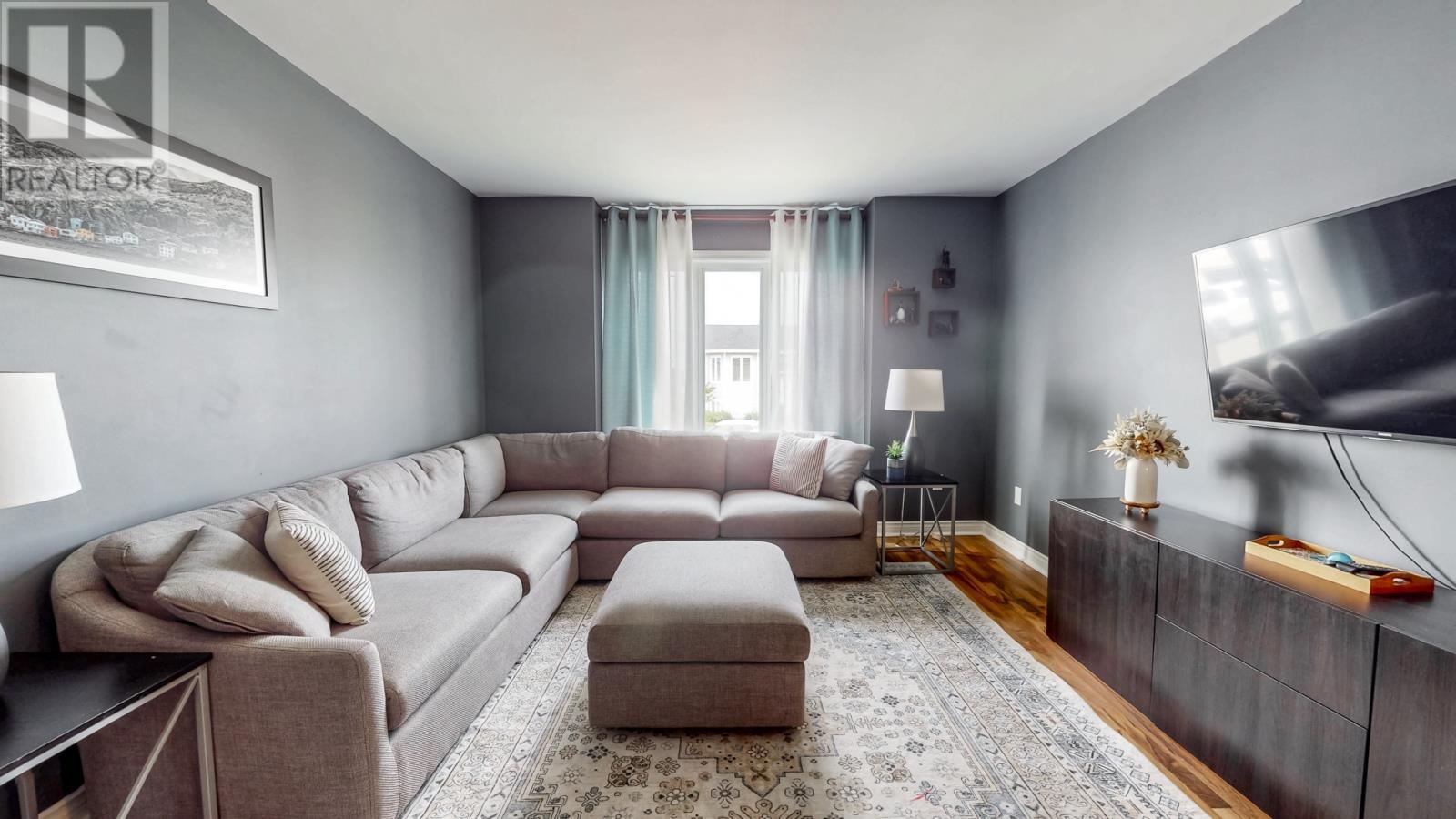 28 Branscombe Street, St John'S, NL - Indoor Photo Showing Living Room