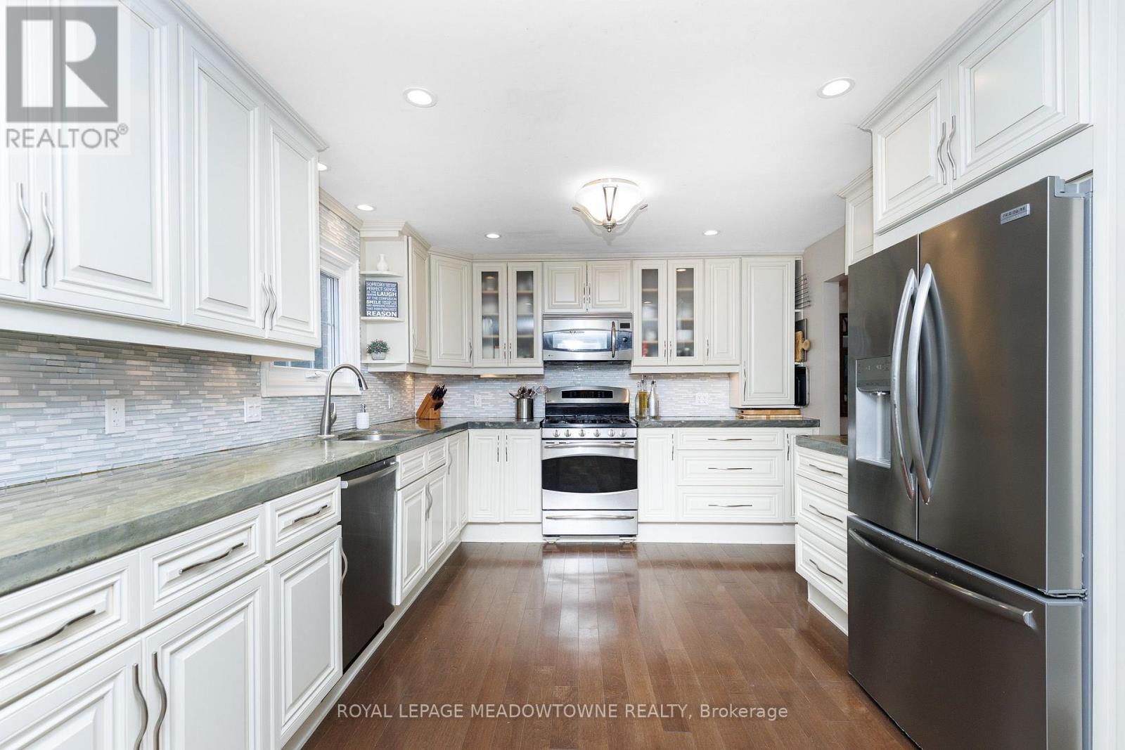 38 Mckillop Court, Brampton, ON - Indoor Photo Showing Kitchen