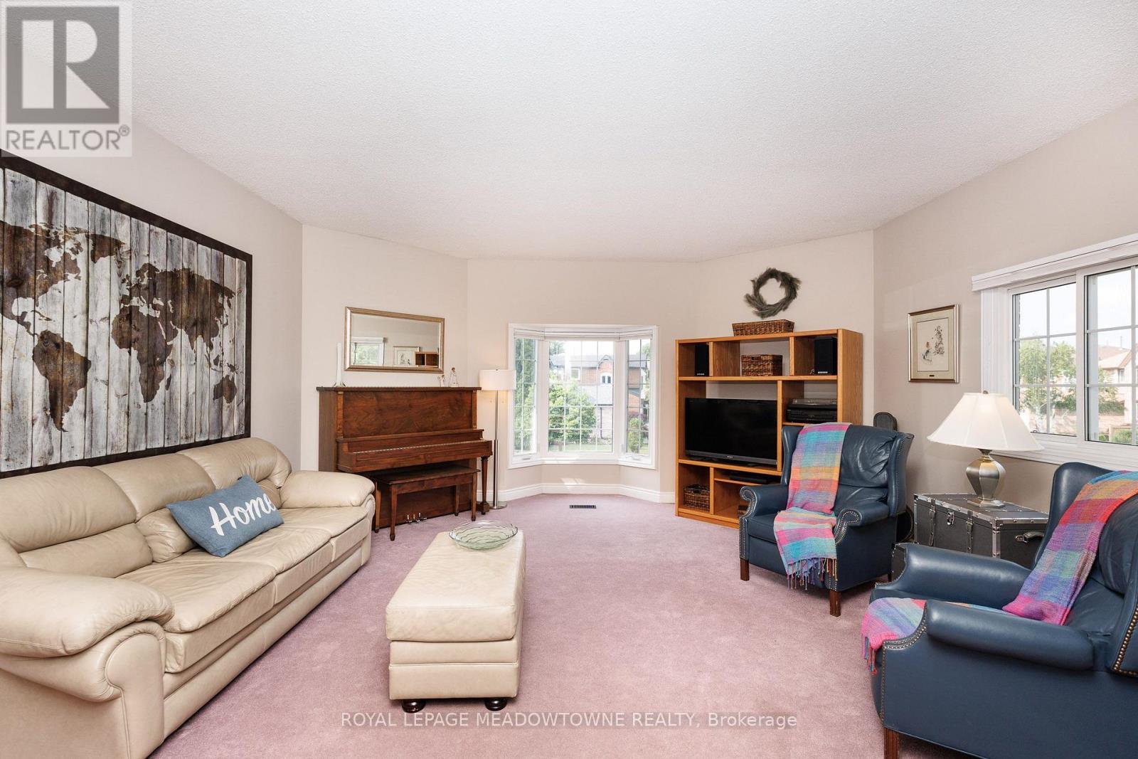 38 Mckillop Court, Brampton, ON - Indoor Photo Showing Living Room
