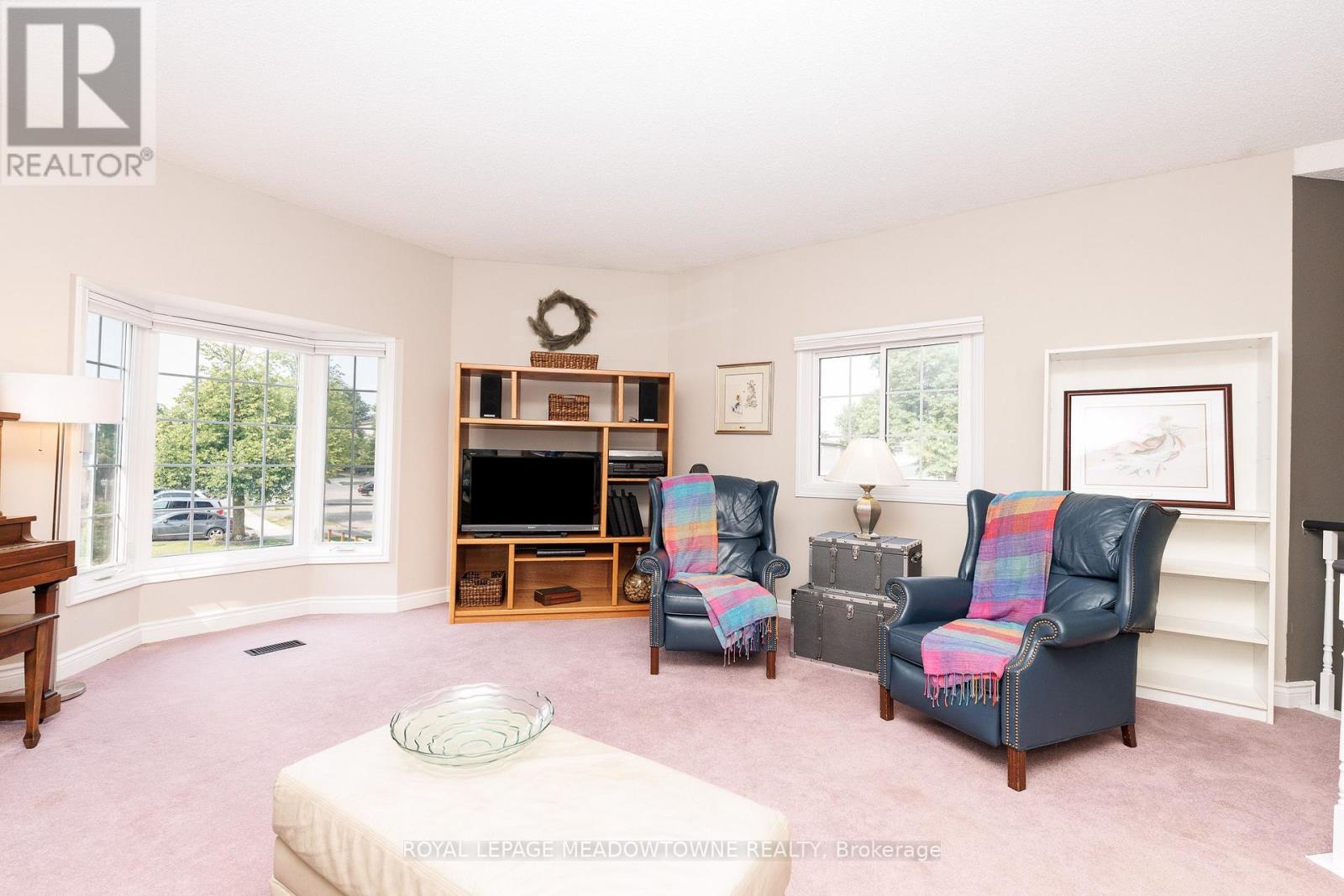 38 Mckillop Court, Brampton, ON - Indoor Photo Showing Living Room